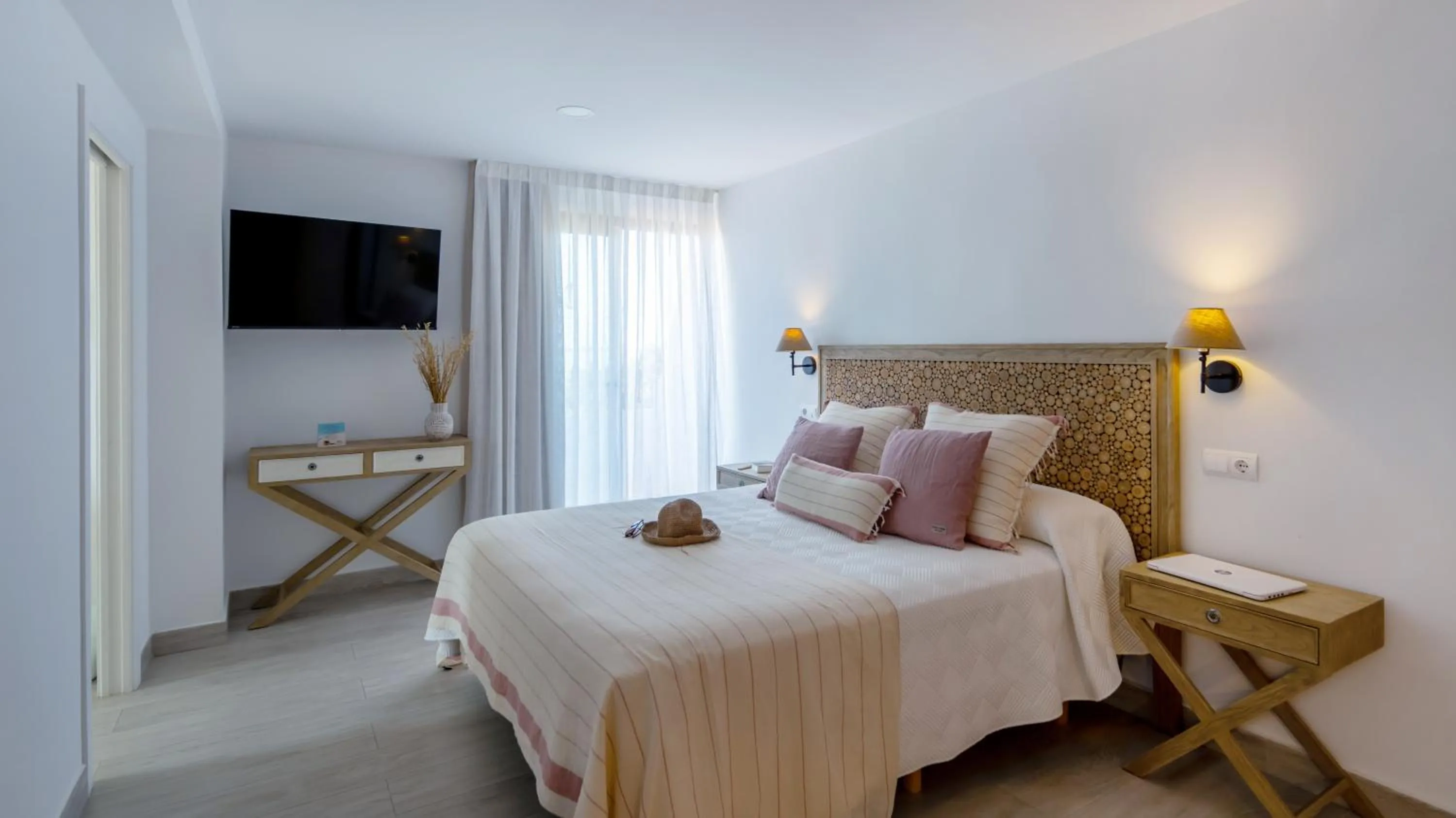 Bed in Hotel Rosamar - Emar Hotels