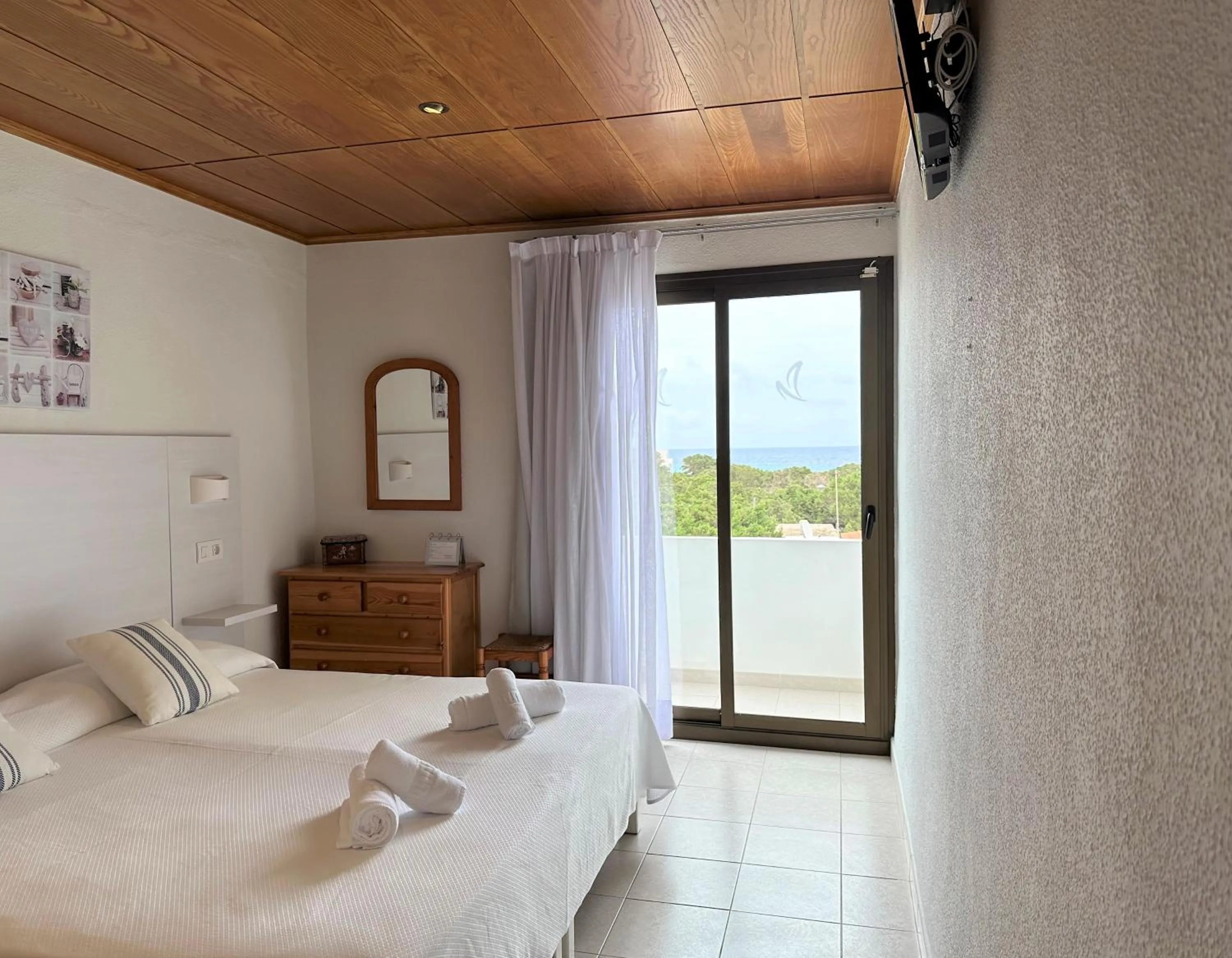 Bed in Hotel Rosamar - Emar Hotels