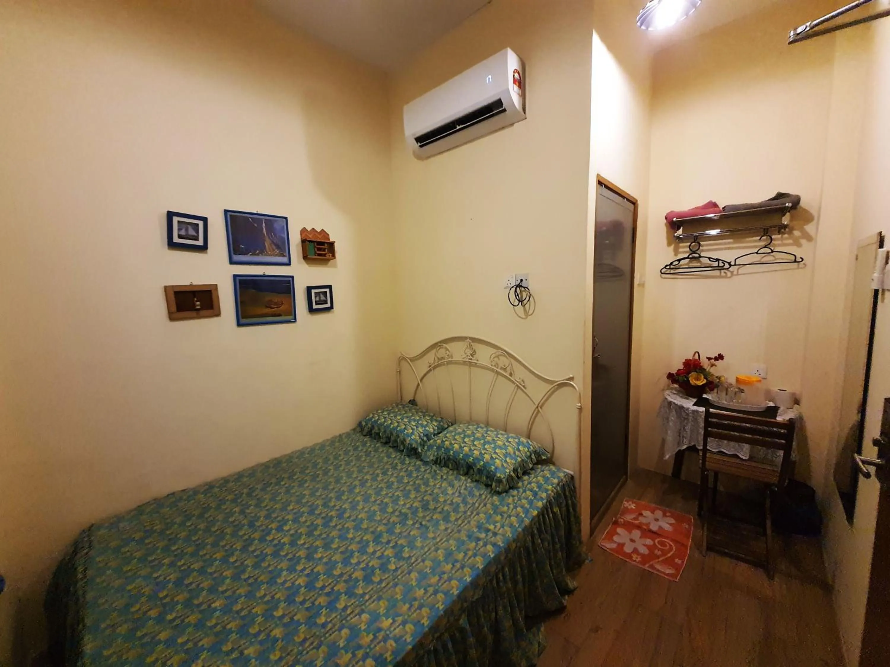 Photo of the whole room, Bed in Lodge 163 Ventures