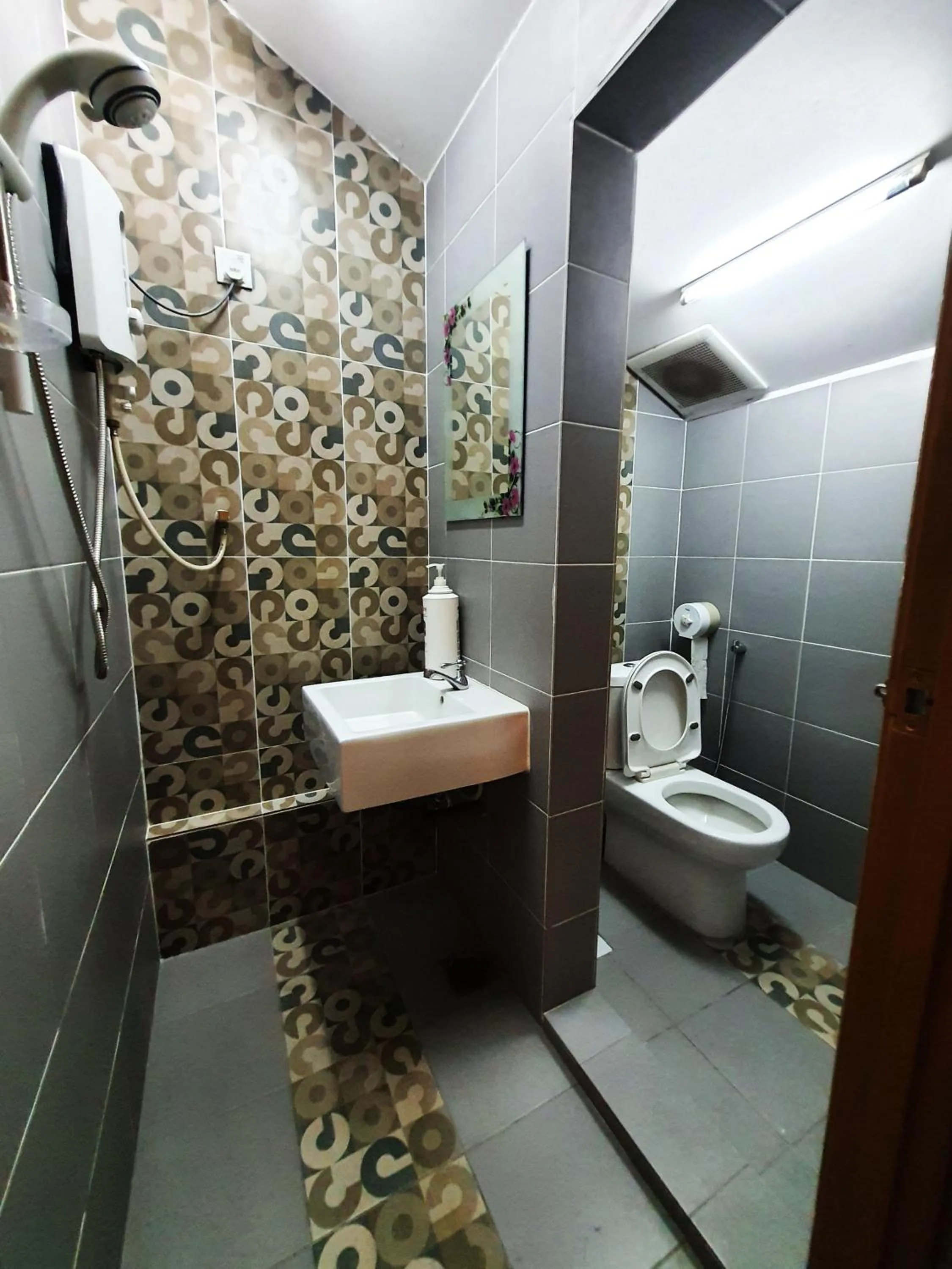 Toilet in Lodge 163 Ventures