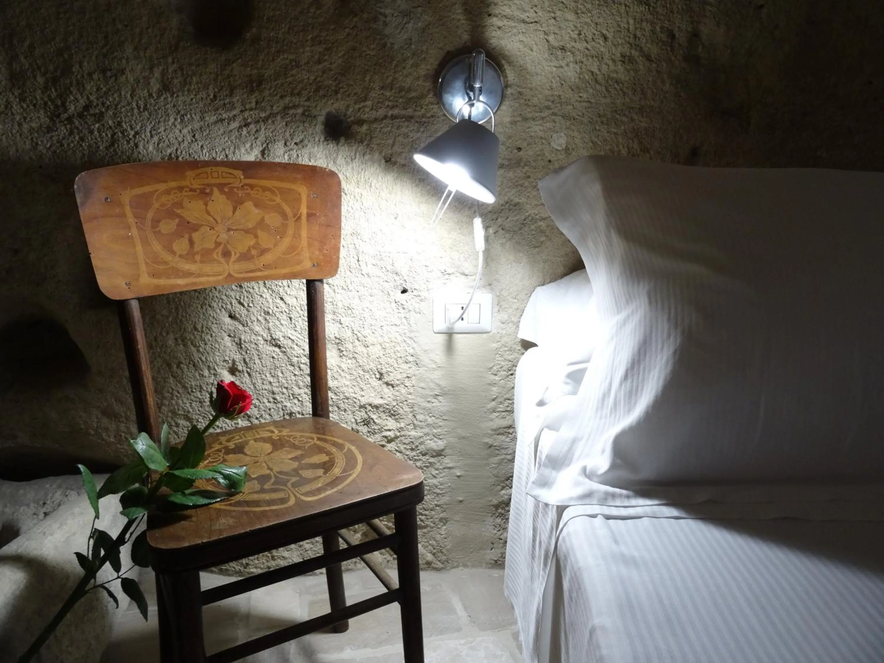 Living room, Bed in LA DIMORA DELLE 3 ZIE