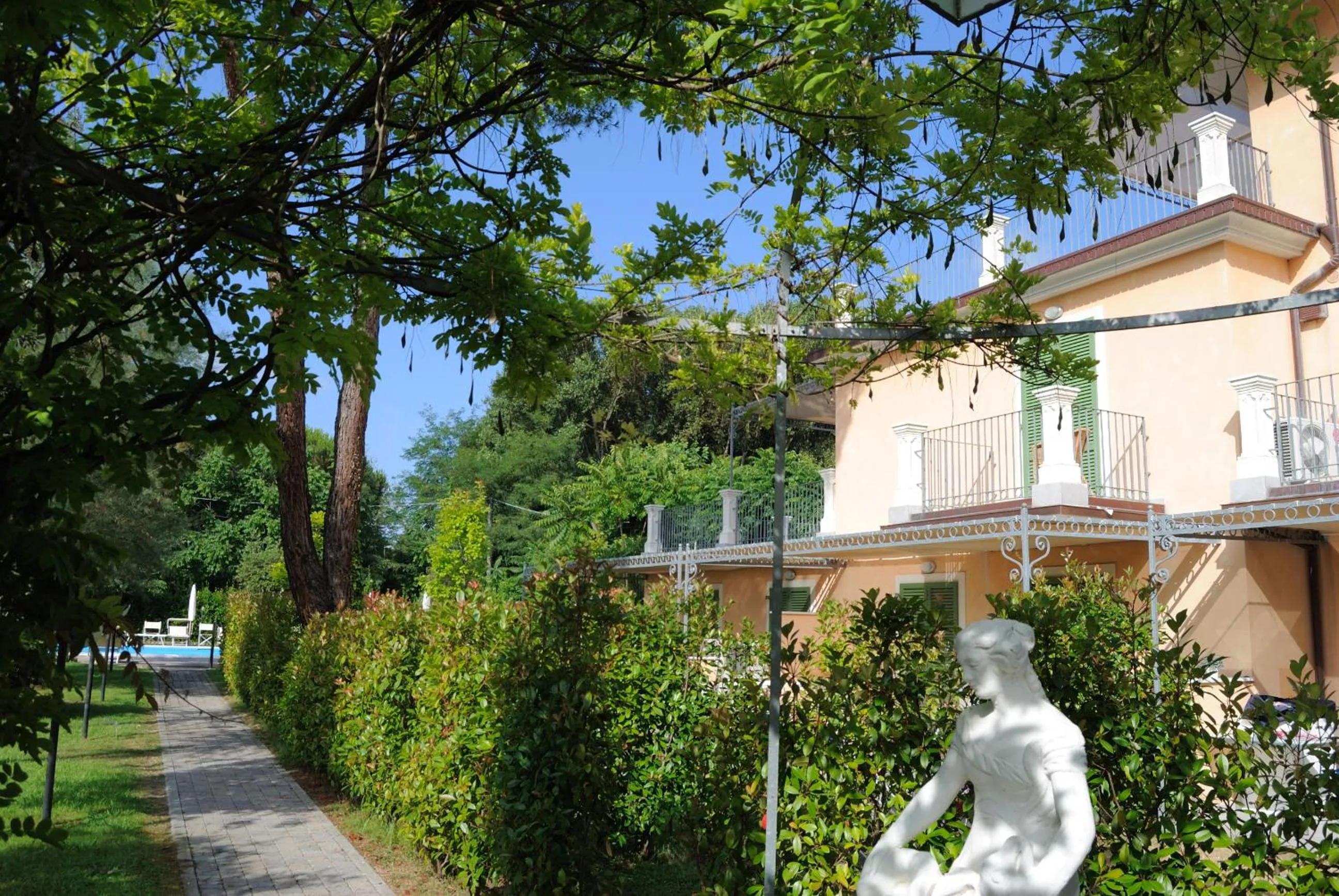 Facade/entrance in Rta la Pergola