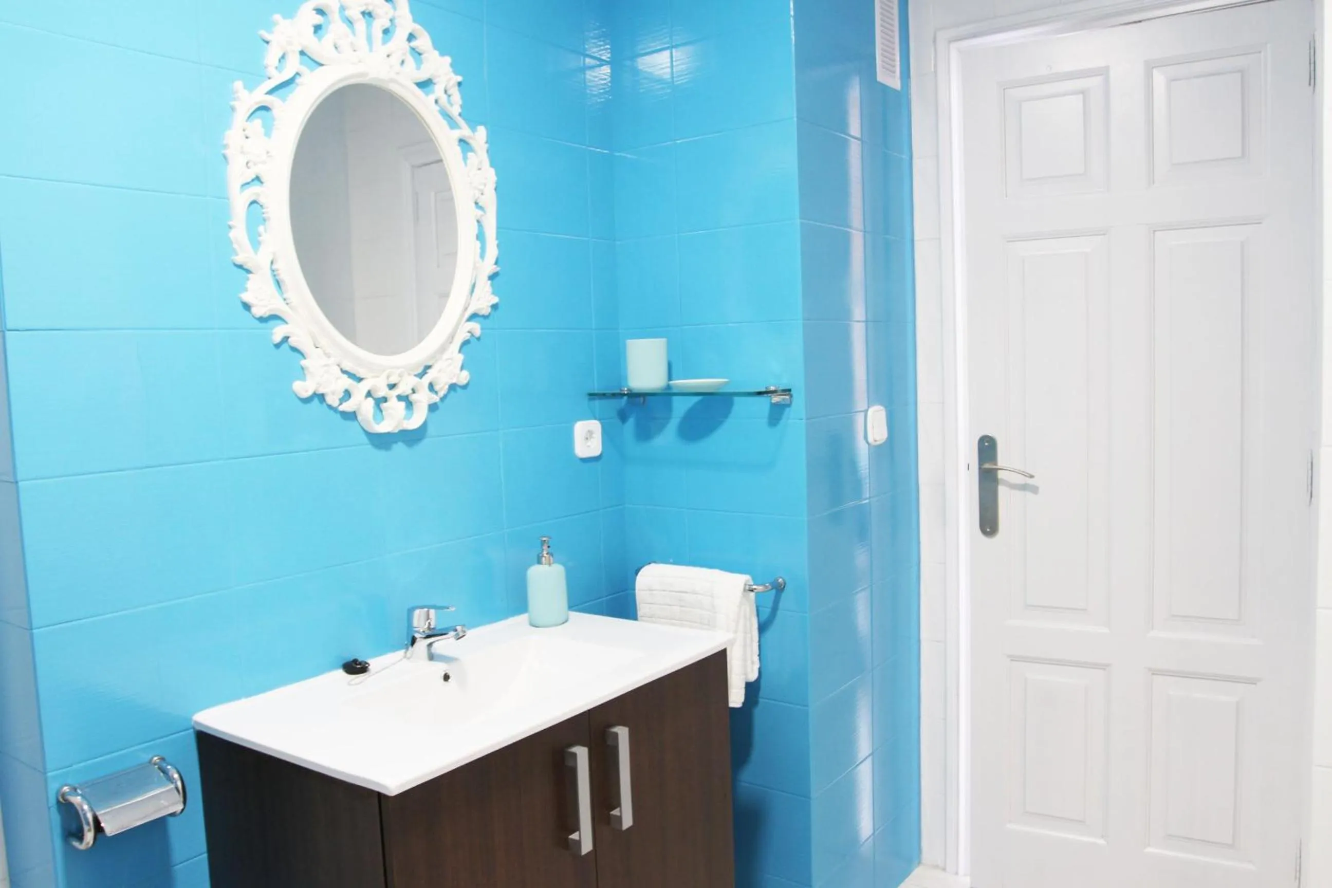 Bathroom in Hugo Beach Hotel & Apartments