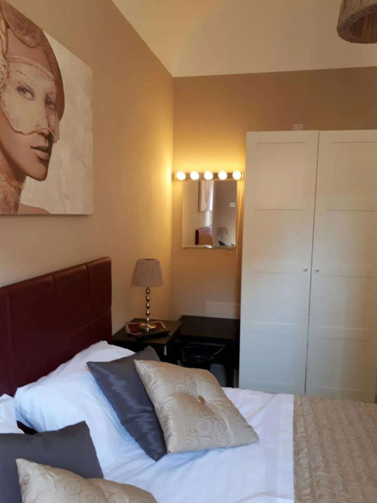 Photo of the whole room, Bed in AL-ZABUT