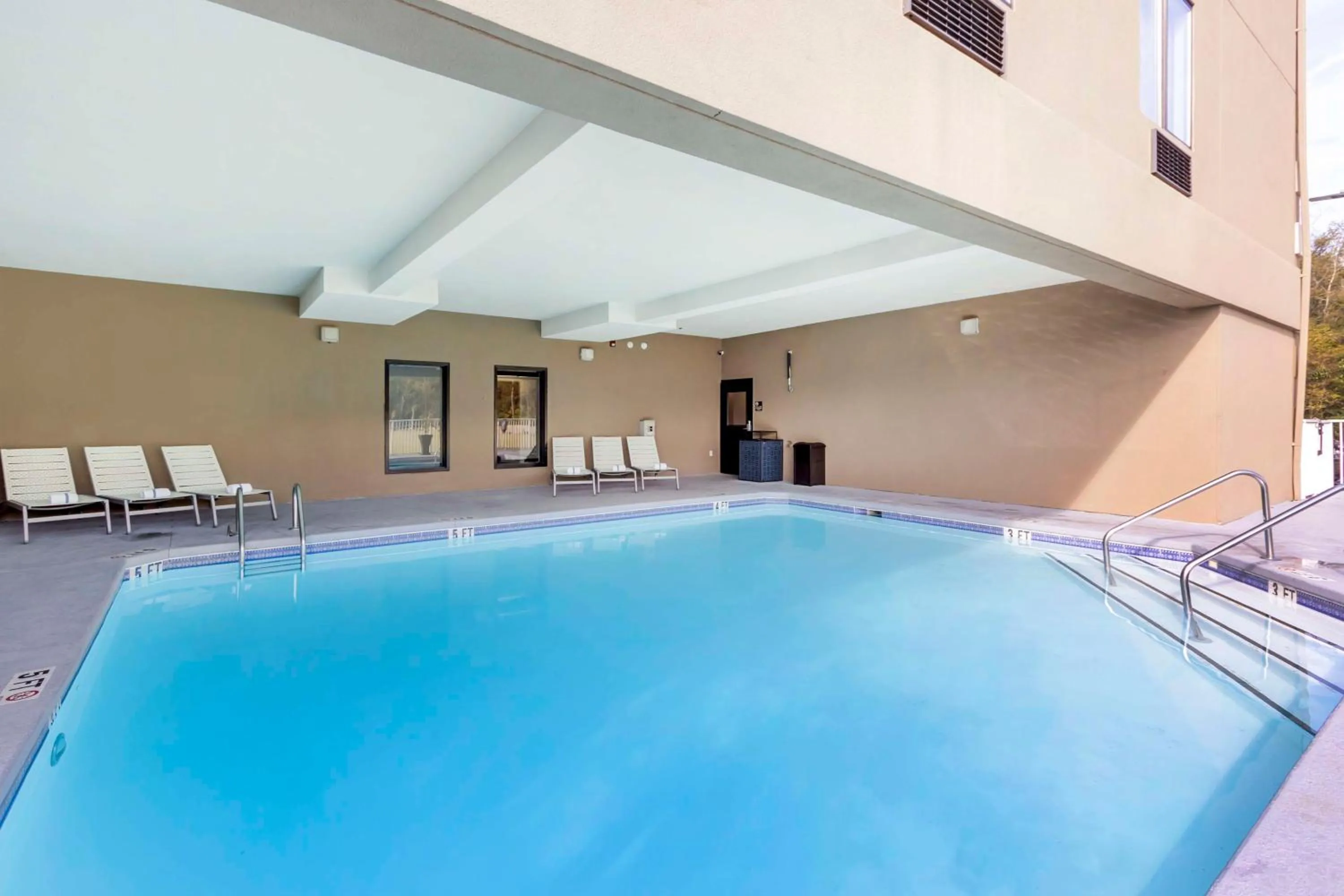 Pool view in Best Western Magnolia Inn and Suites