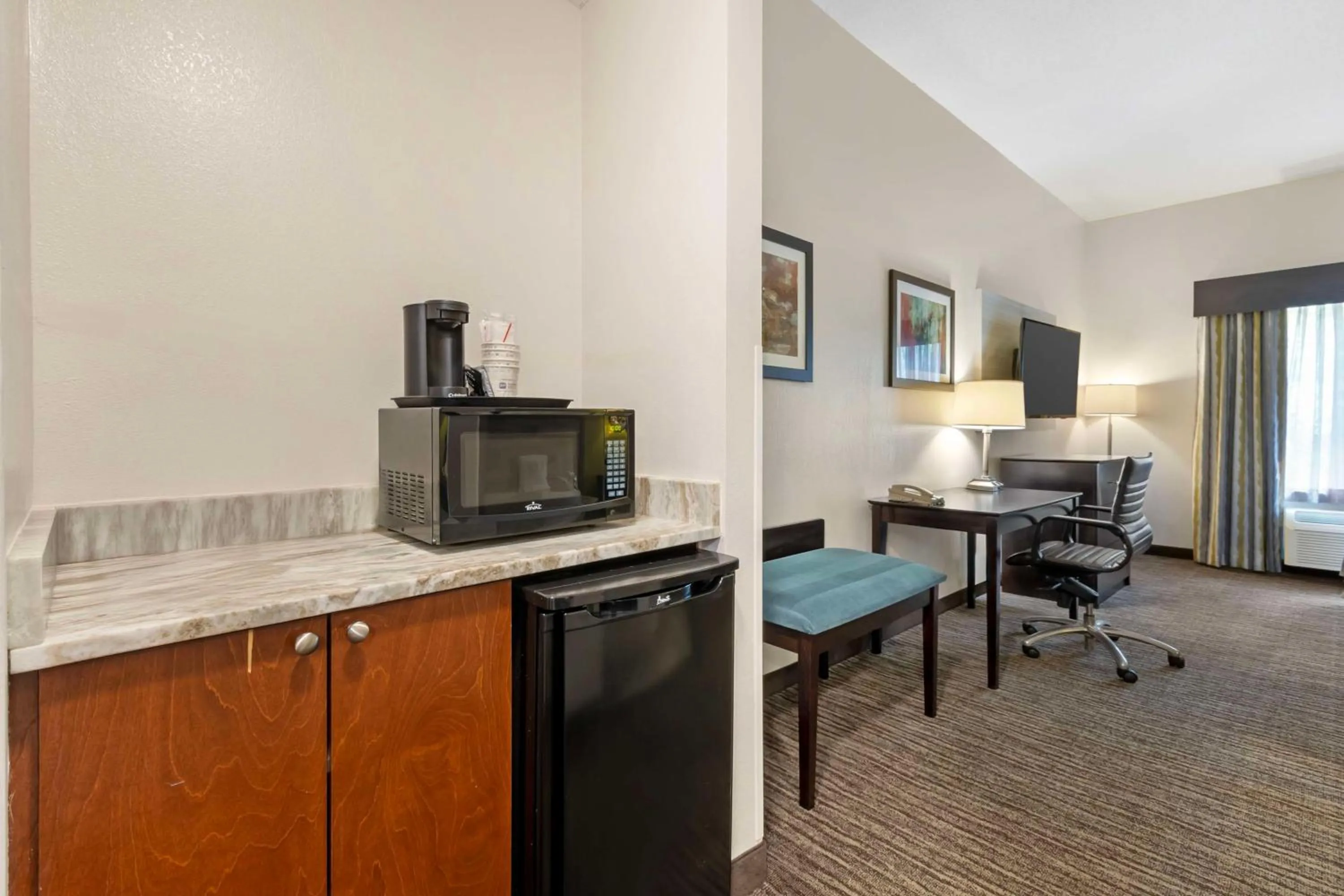 Bedroom in Best Western Magnolia Inn and Suites