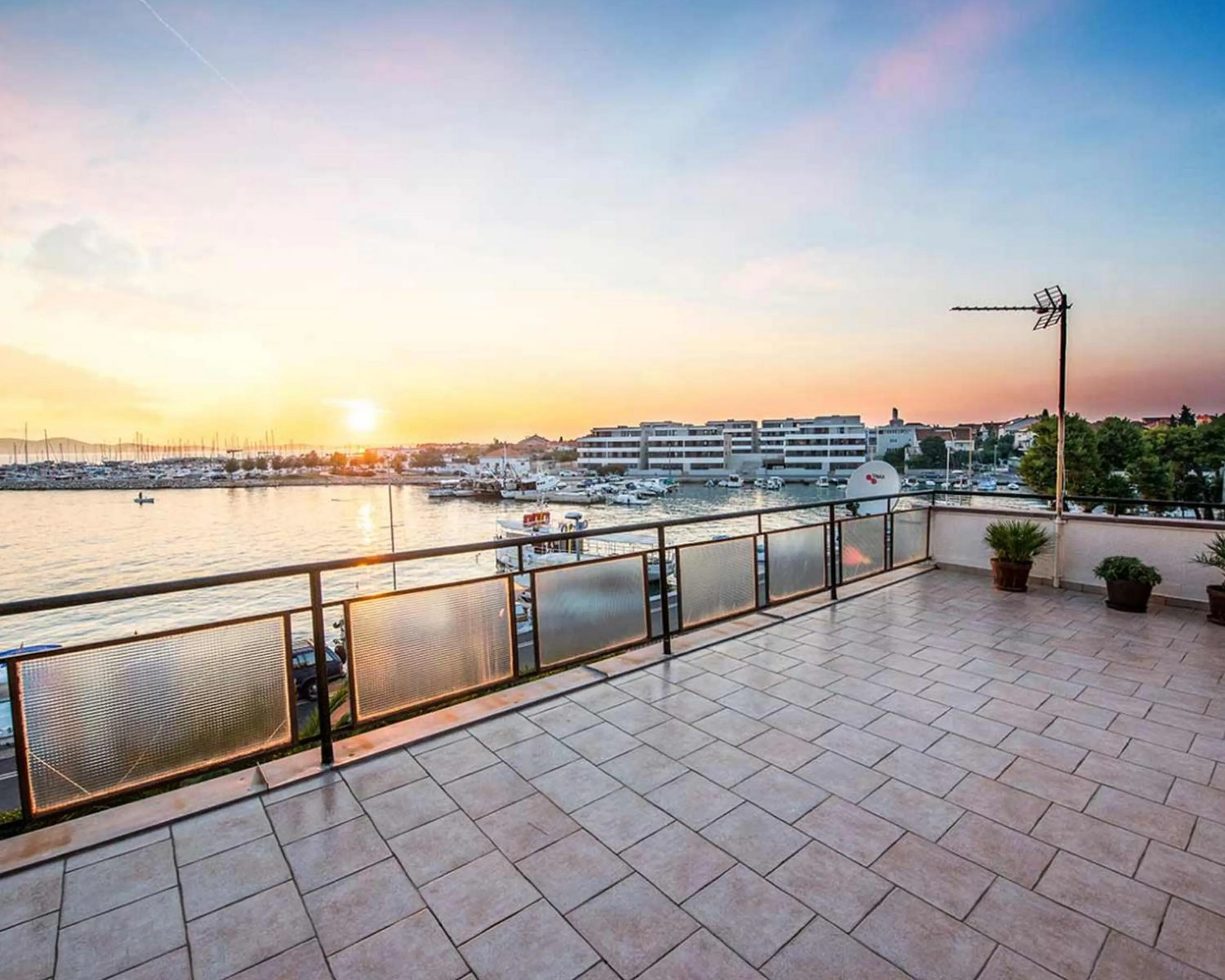 Amazing seaview apartment with a balcony near the beach - Kneza Trpimira I