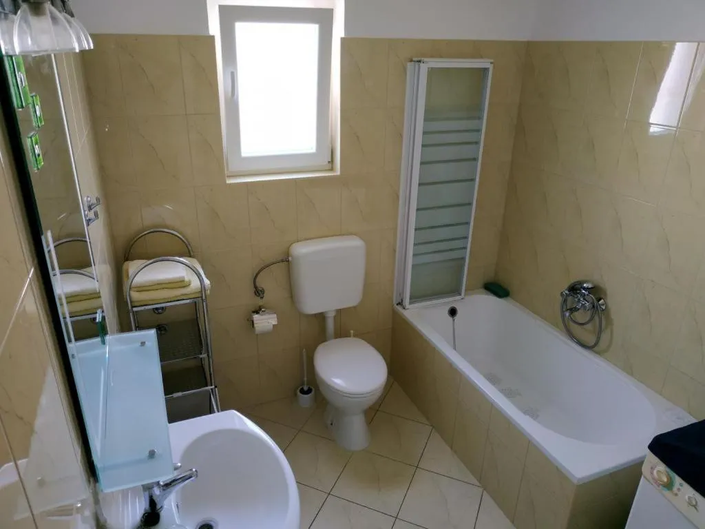 Amazing seaview apartment with a balcony near the beach - Kneza Trpimira I
