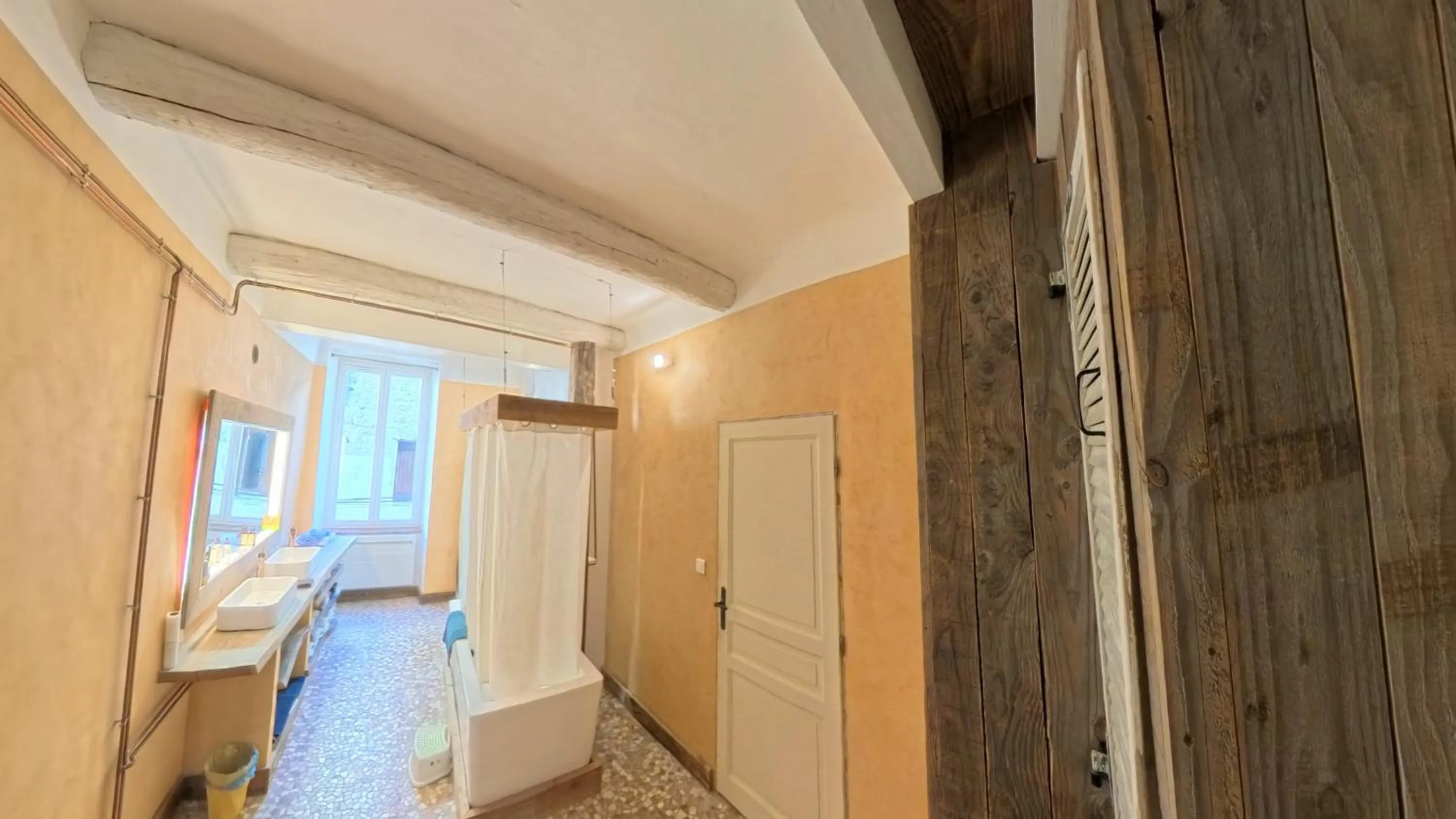 Bathroom in Le 47 - Rentals in South of France