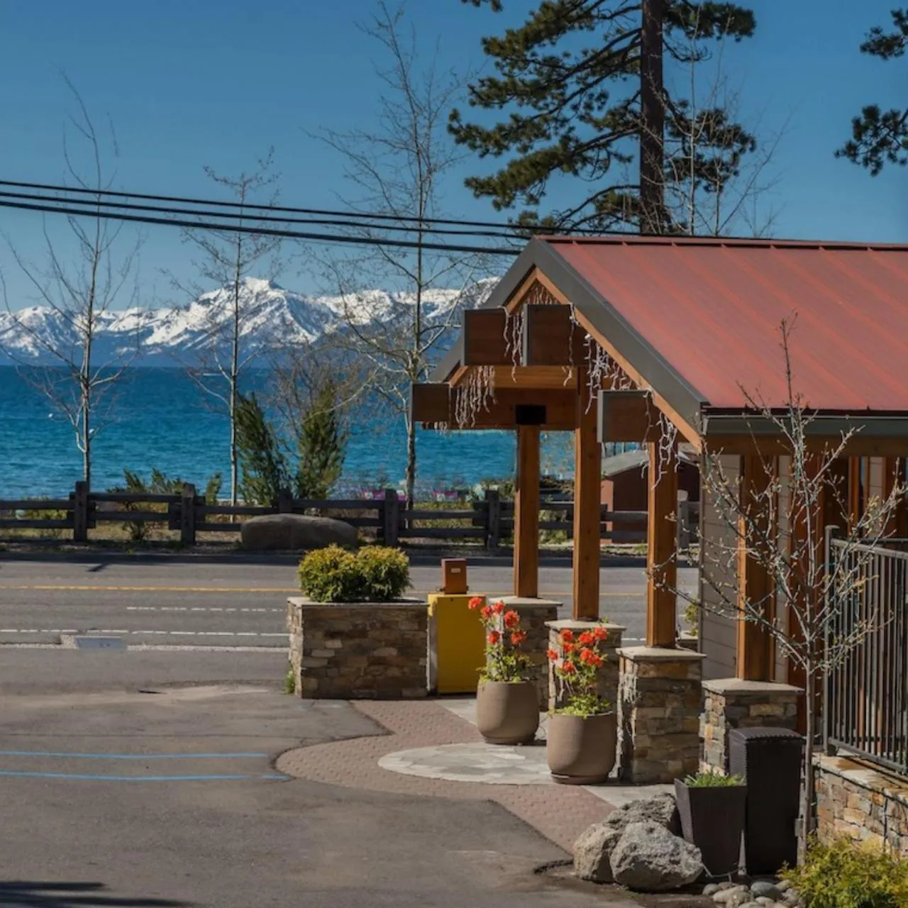 Facade/entrance in Firelite Lodge