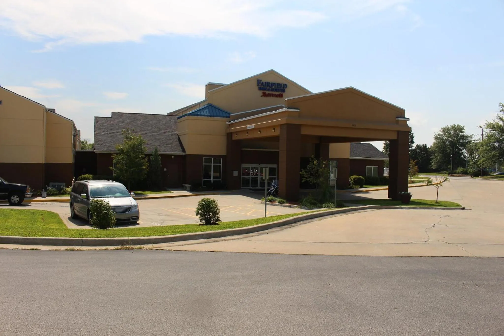 Property building in Fairfield Inn & Suites Kansas City Liberty