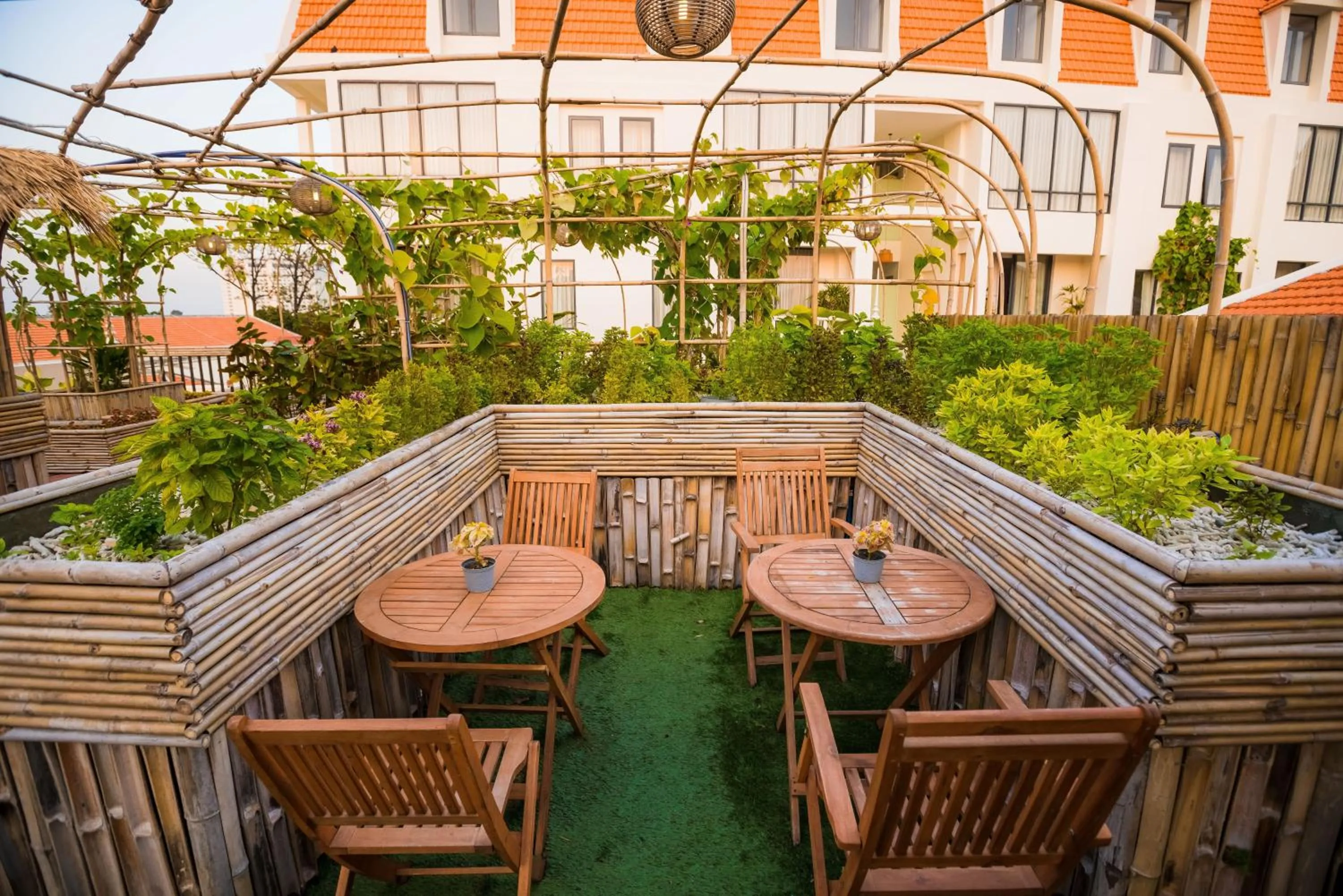 Restaurant/places to eat in Palace Gate Hotel & Resort by EHM