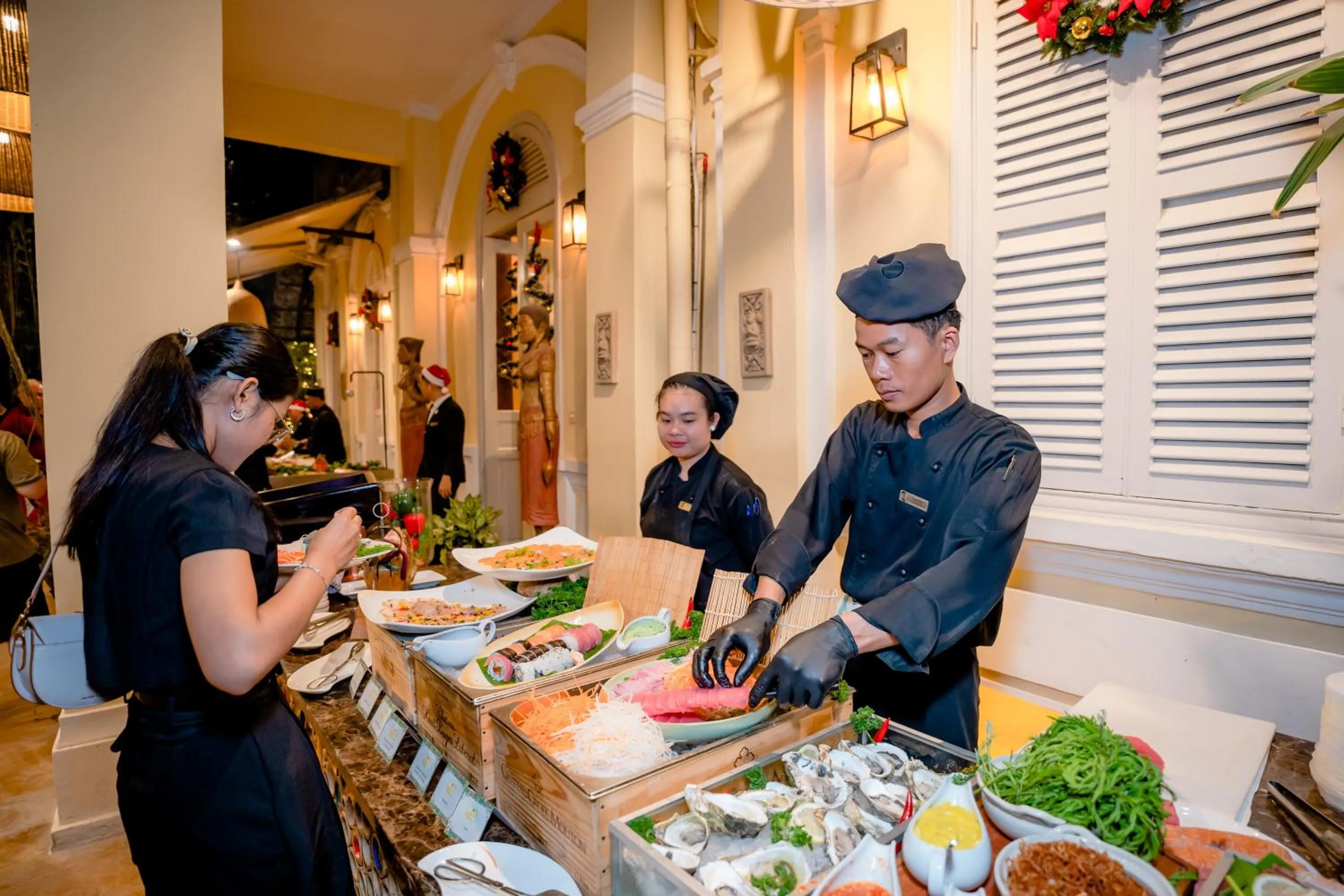 Restaurant/places to eat in Palace Gate Hotel & Resort by EHM