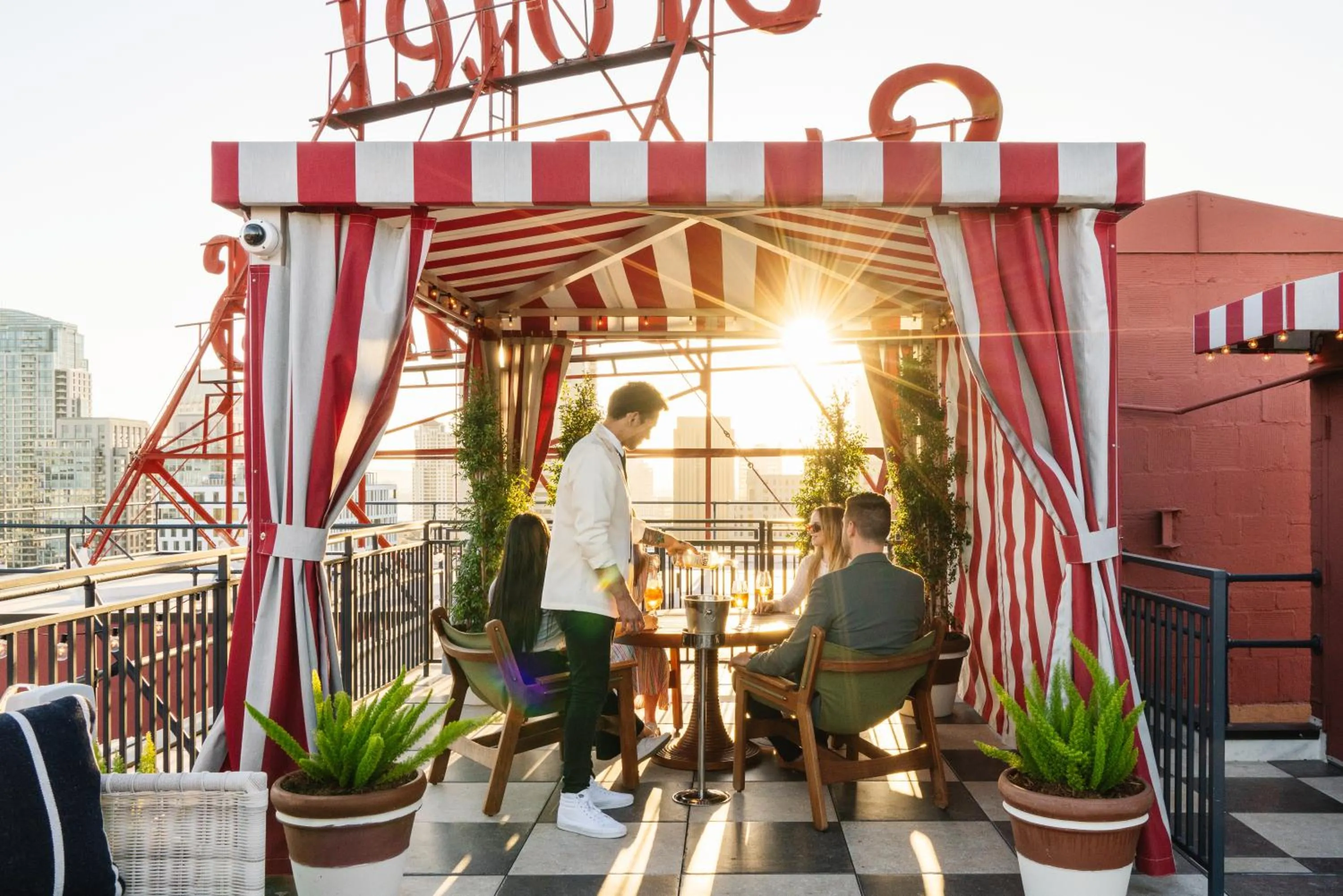 Restaurant/places to eat in Palihotel San Diego Gaslamp Quarter