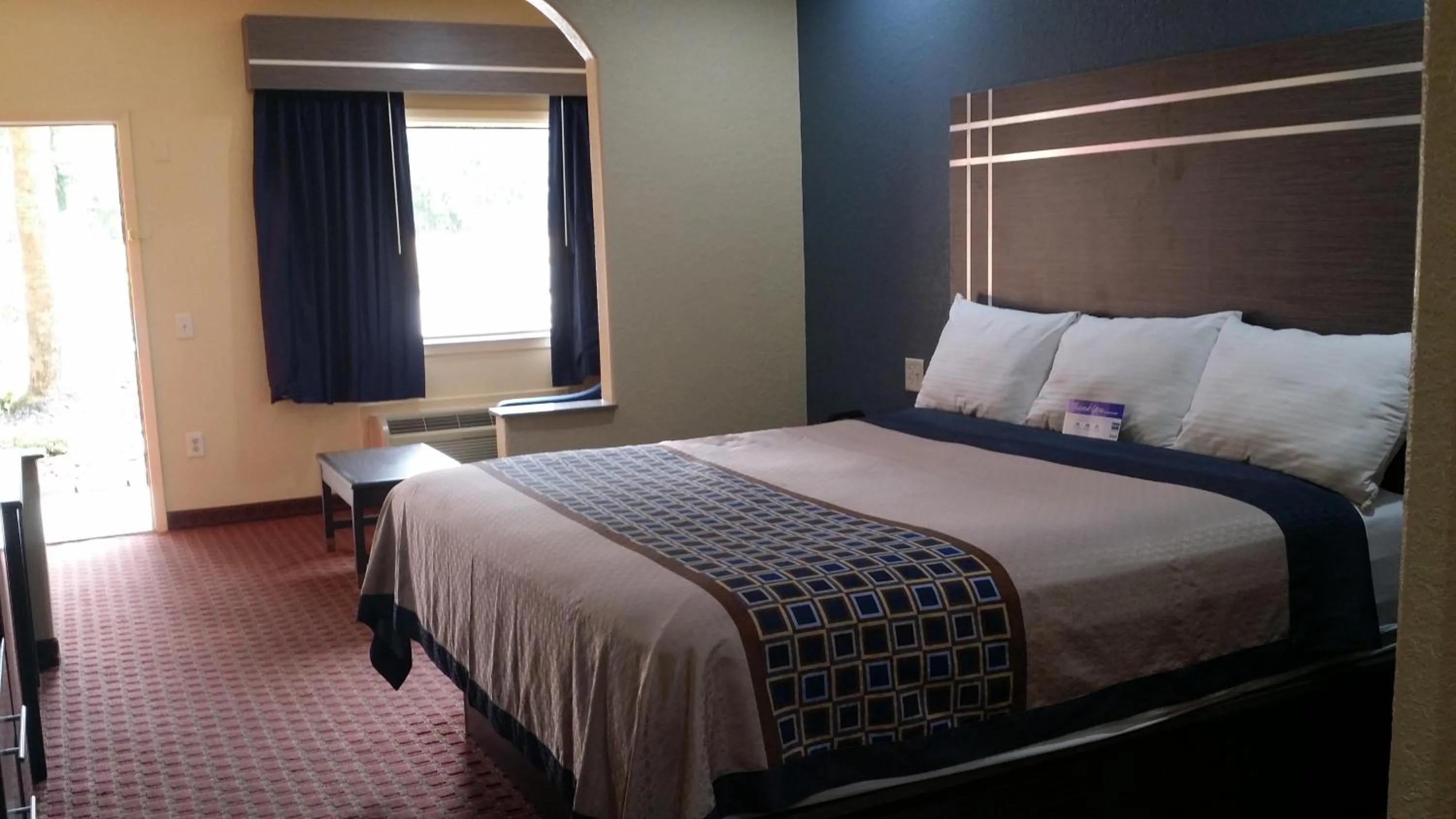 Photo of the whole room, Bed in Americas Best Value Inn & Suites Northeast Houston