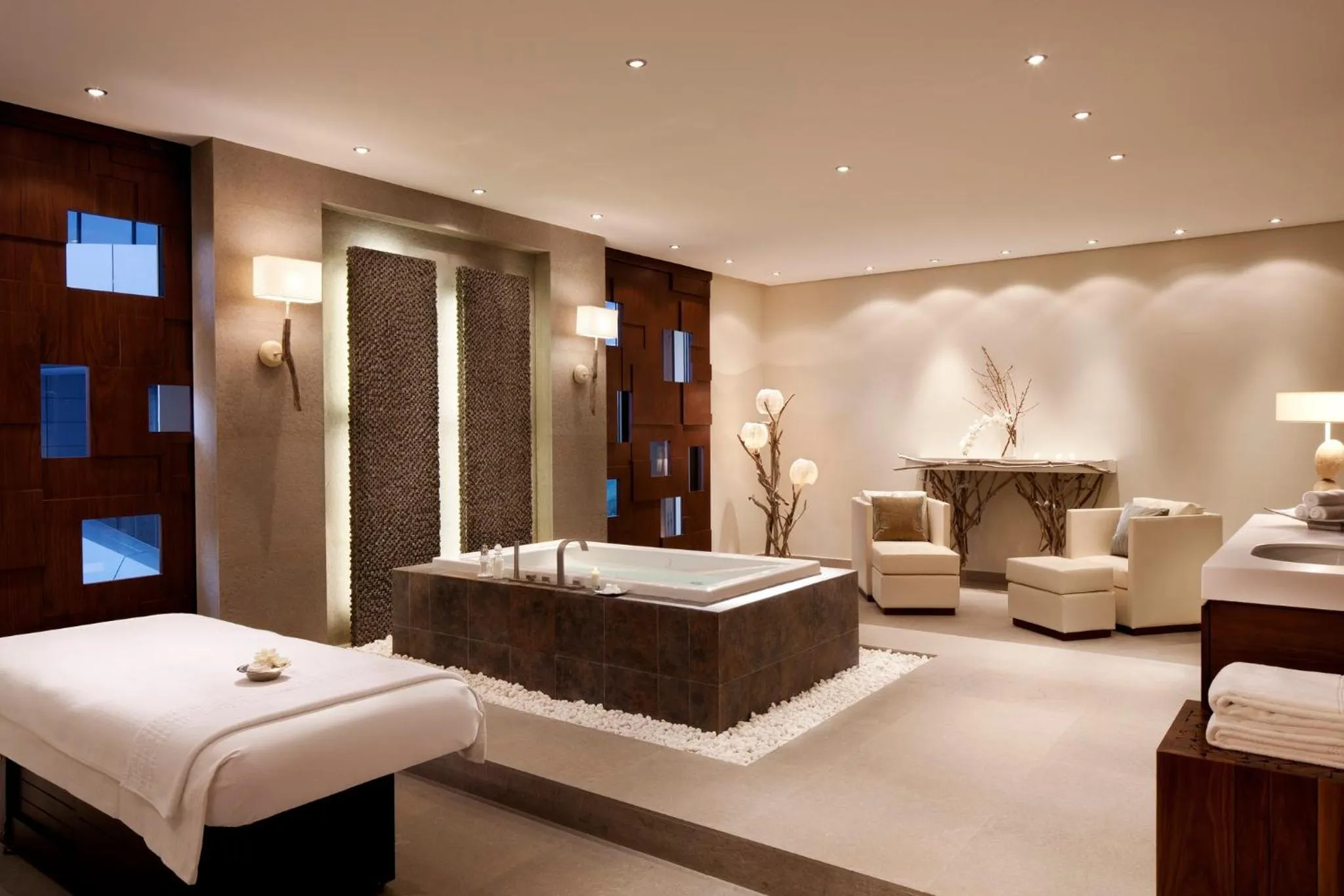 Photo of the whole room, Bed in Mandarin Oriental Al Faisaliah, Riyadh