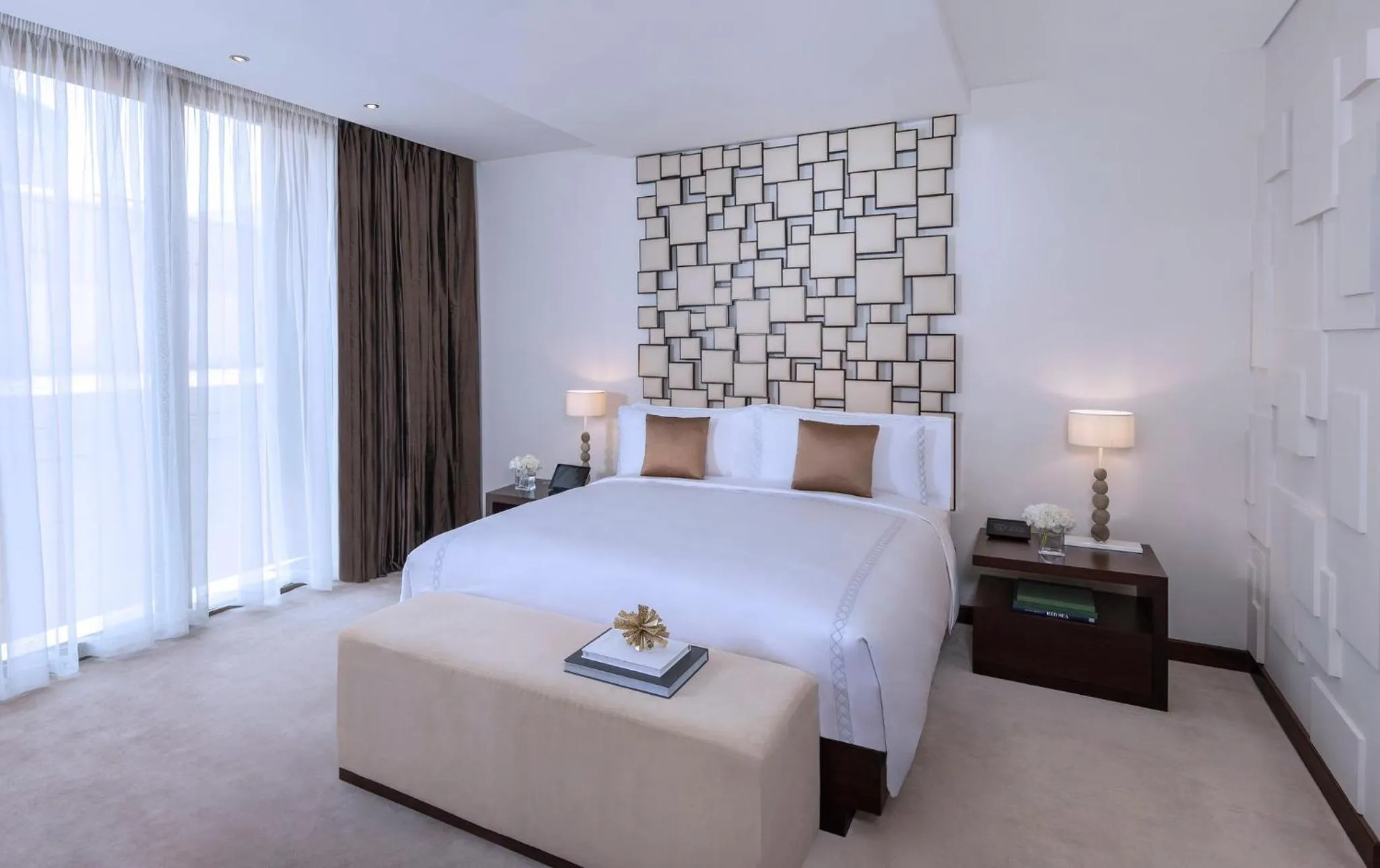 Photo of the whole room, Bed in Mandarin Oriental Al Faisaliah, Riyadh