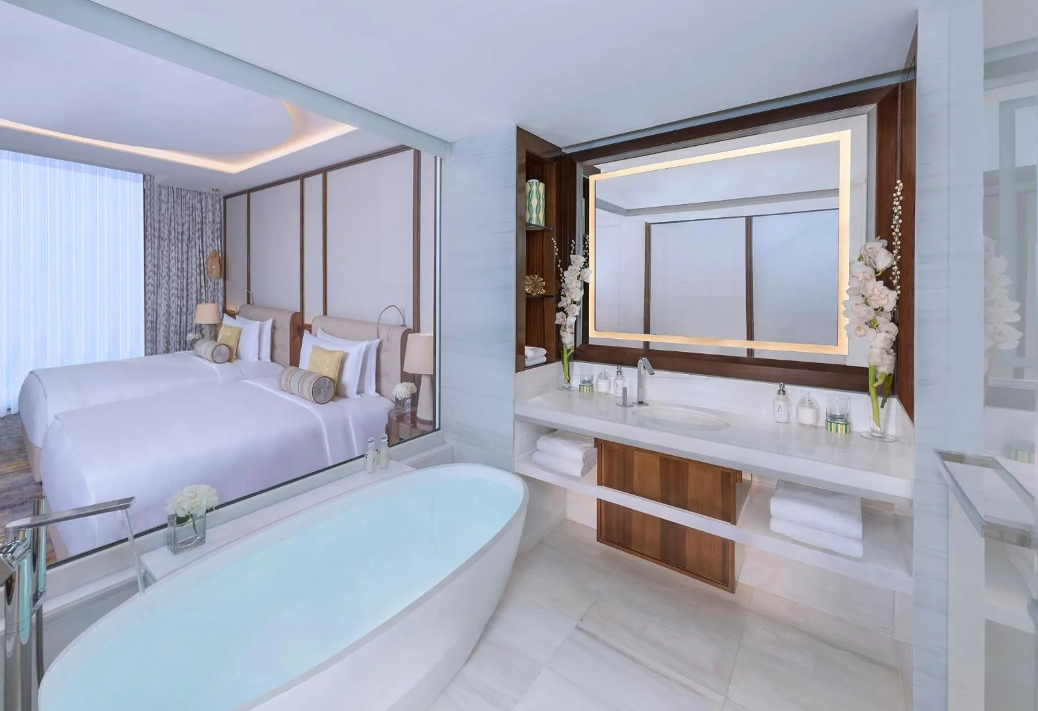 Bedroom, Bed in Mandarin Oriental Al Faisaliah, Riyadh