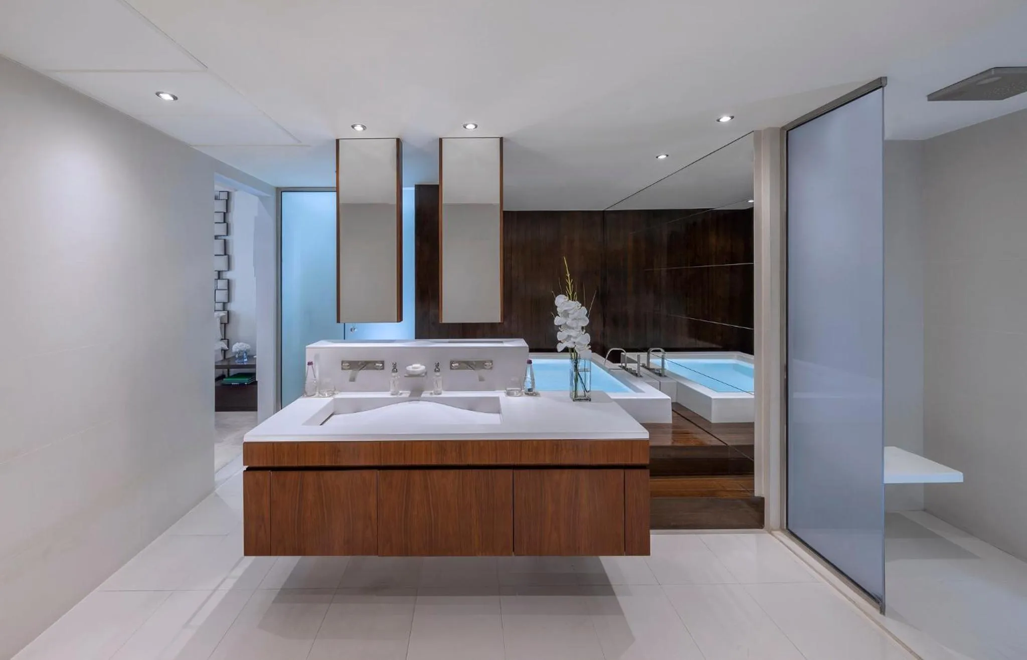 Photo of the whole room, Bed in Mandarin Oriental Al Faisaliah, Riyadh