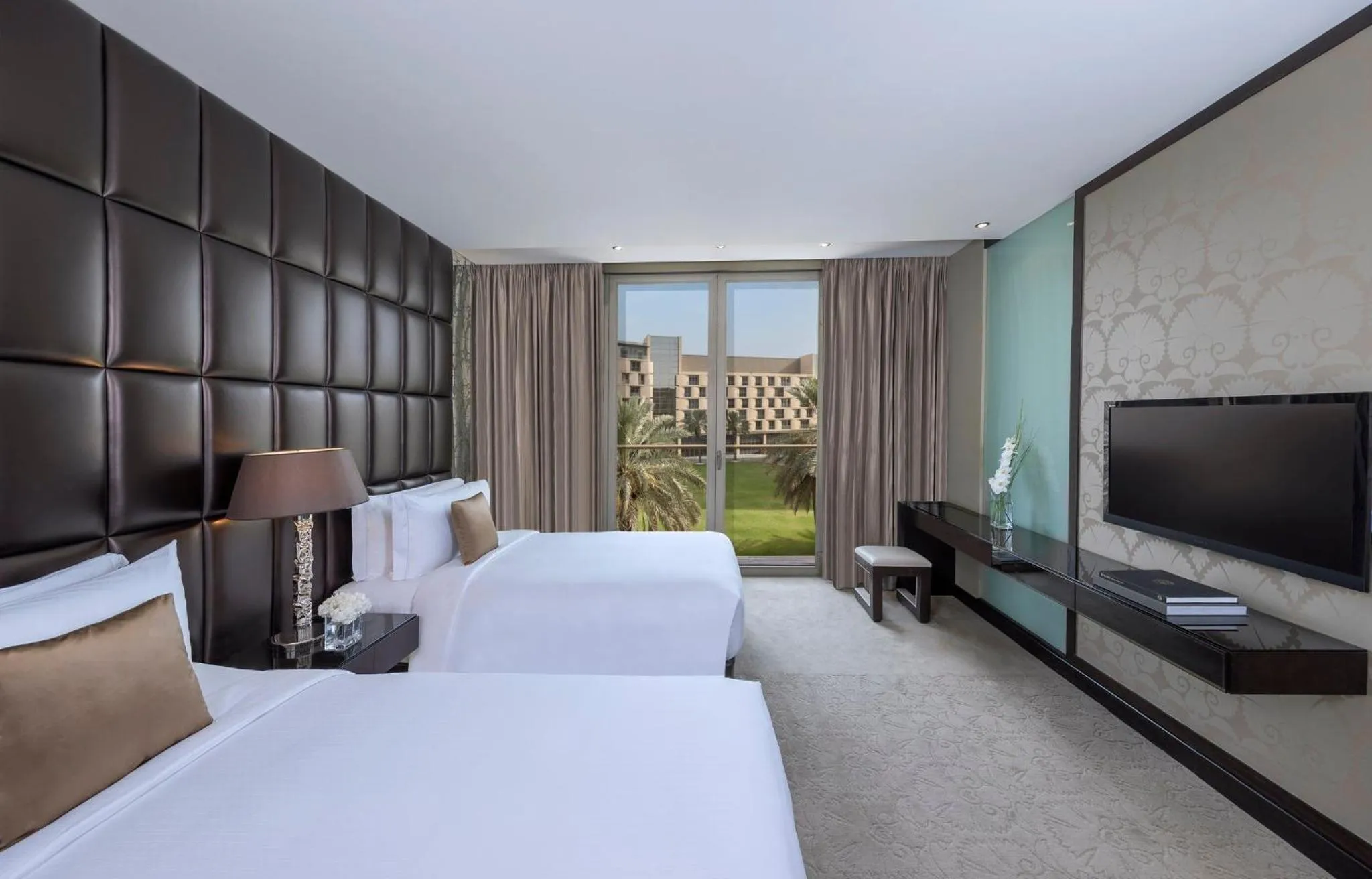 Photo of the whole room, Bed in Mandarin Oriental Al Faisaliah, Riyadh