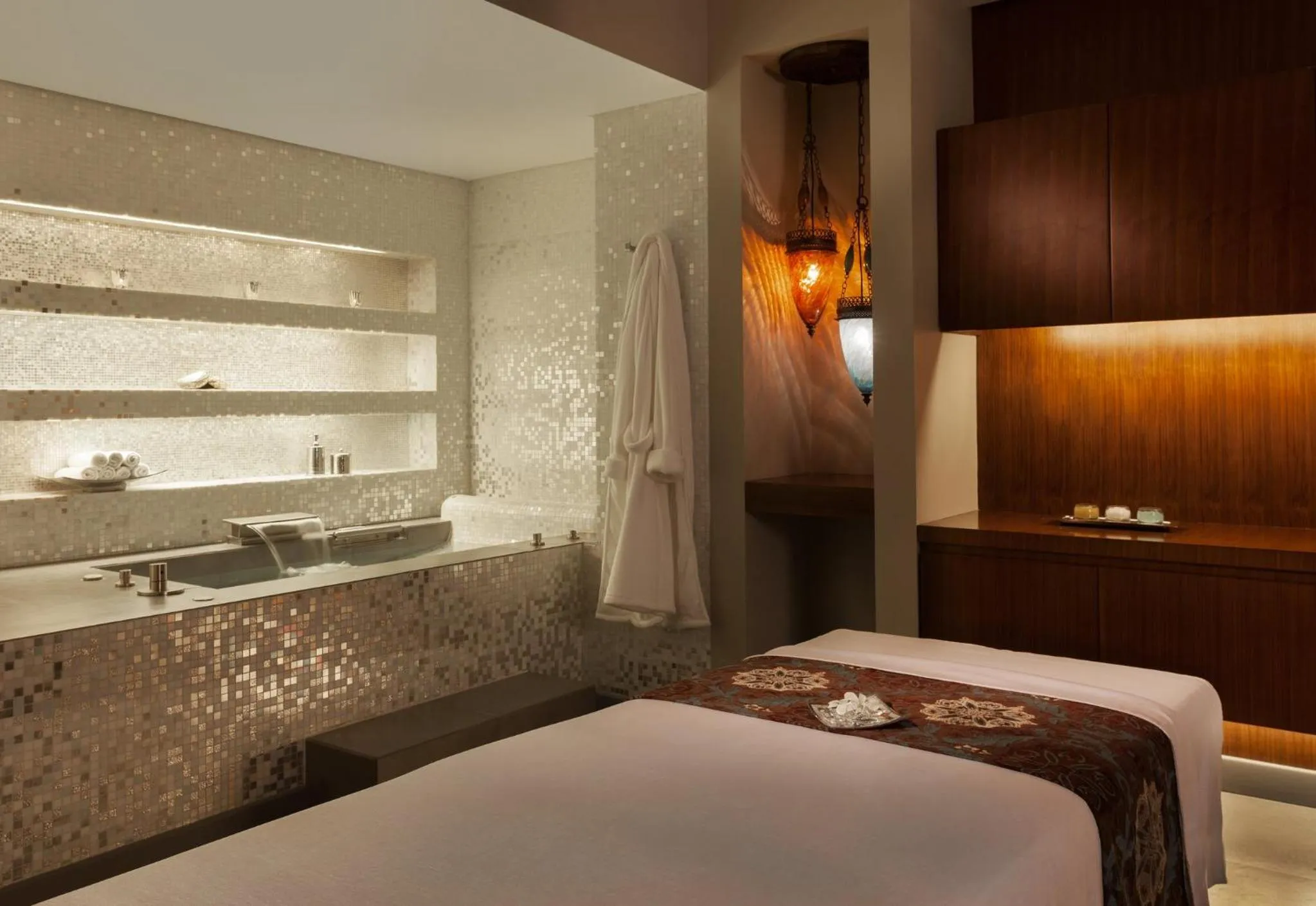 Spa and wellness centre/facilities, Bed in Mandarin Oriental Al Faisaliah, Riyadh