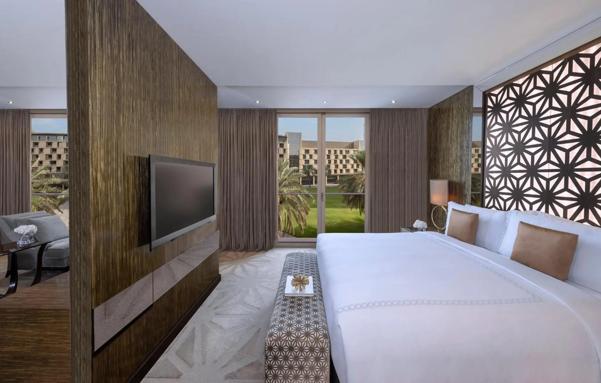 Photo of the whole room, Bed in Mandarin Oriental Al Faisaliah, Riyadh