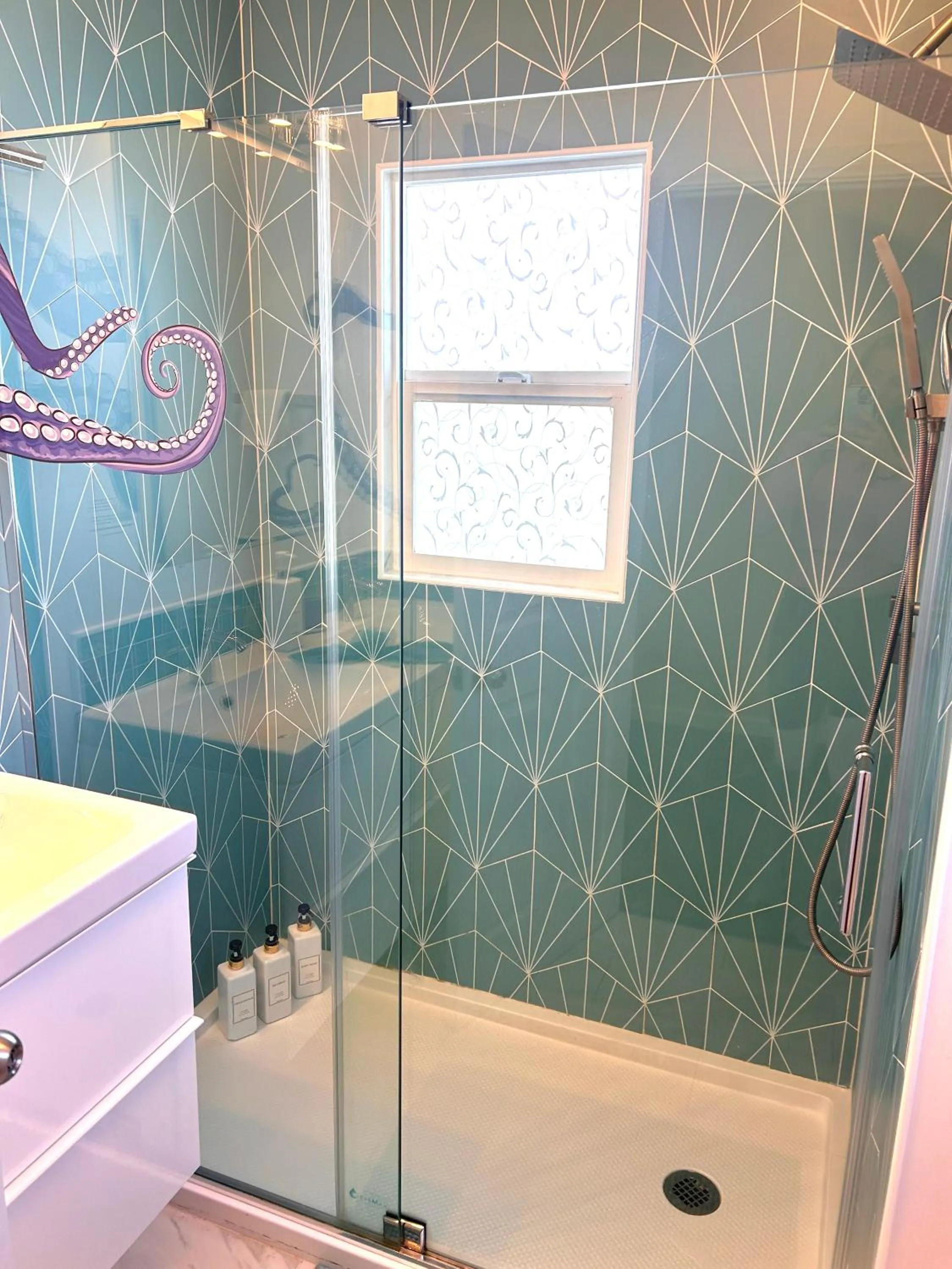 Shower in Casa California - Backyard, BBQ, Firepit & Near Beaches