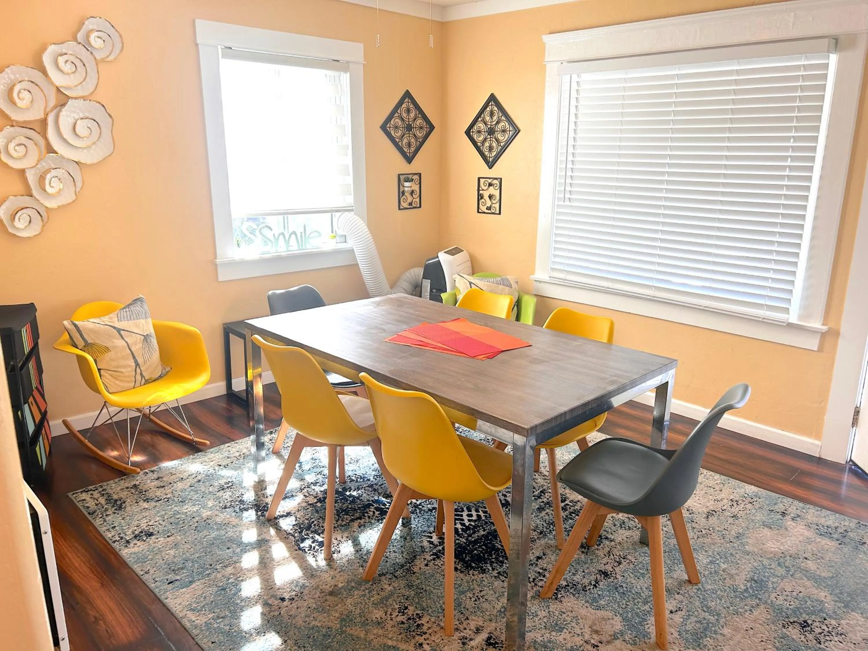 Dining area in Casa California - Backyard, BBQ, Firepit & Near Beaches