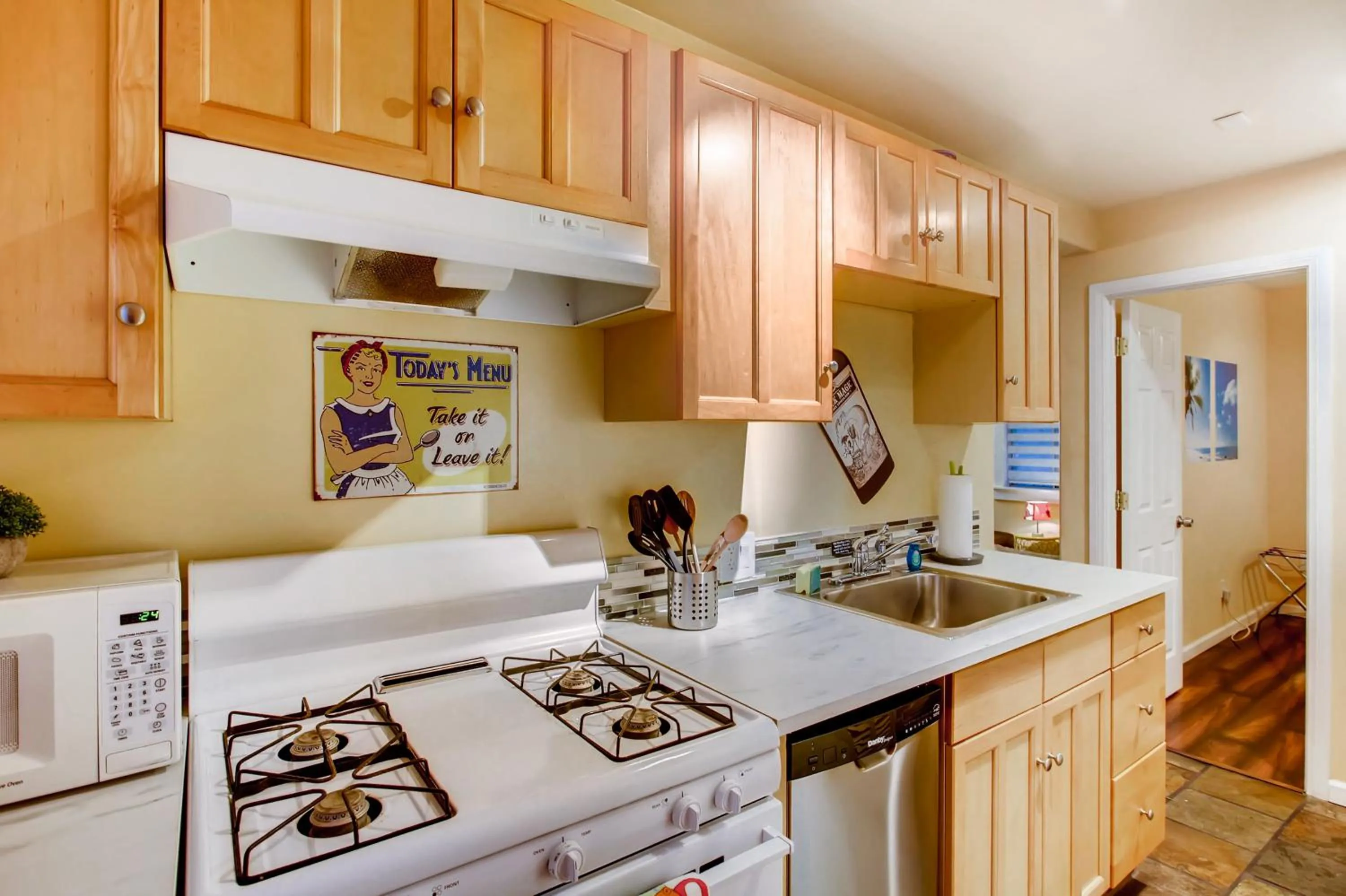 Kitchen or kitchenette in Casa California - Backyard, BBQ, Firepit & Near Beaches