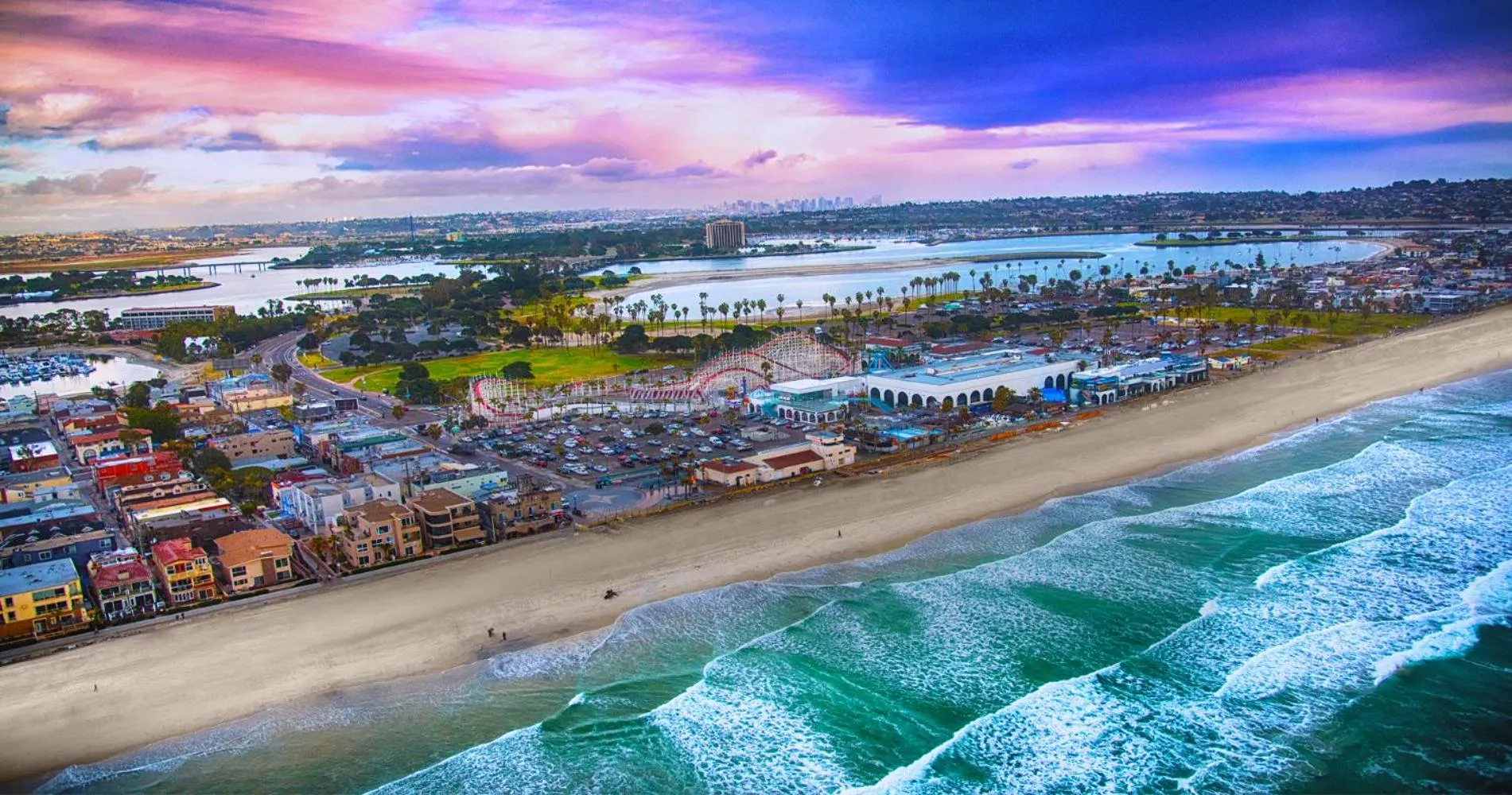 Casa California - Backyard, BBQ, Firepit & Near Beaches