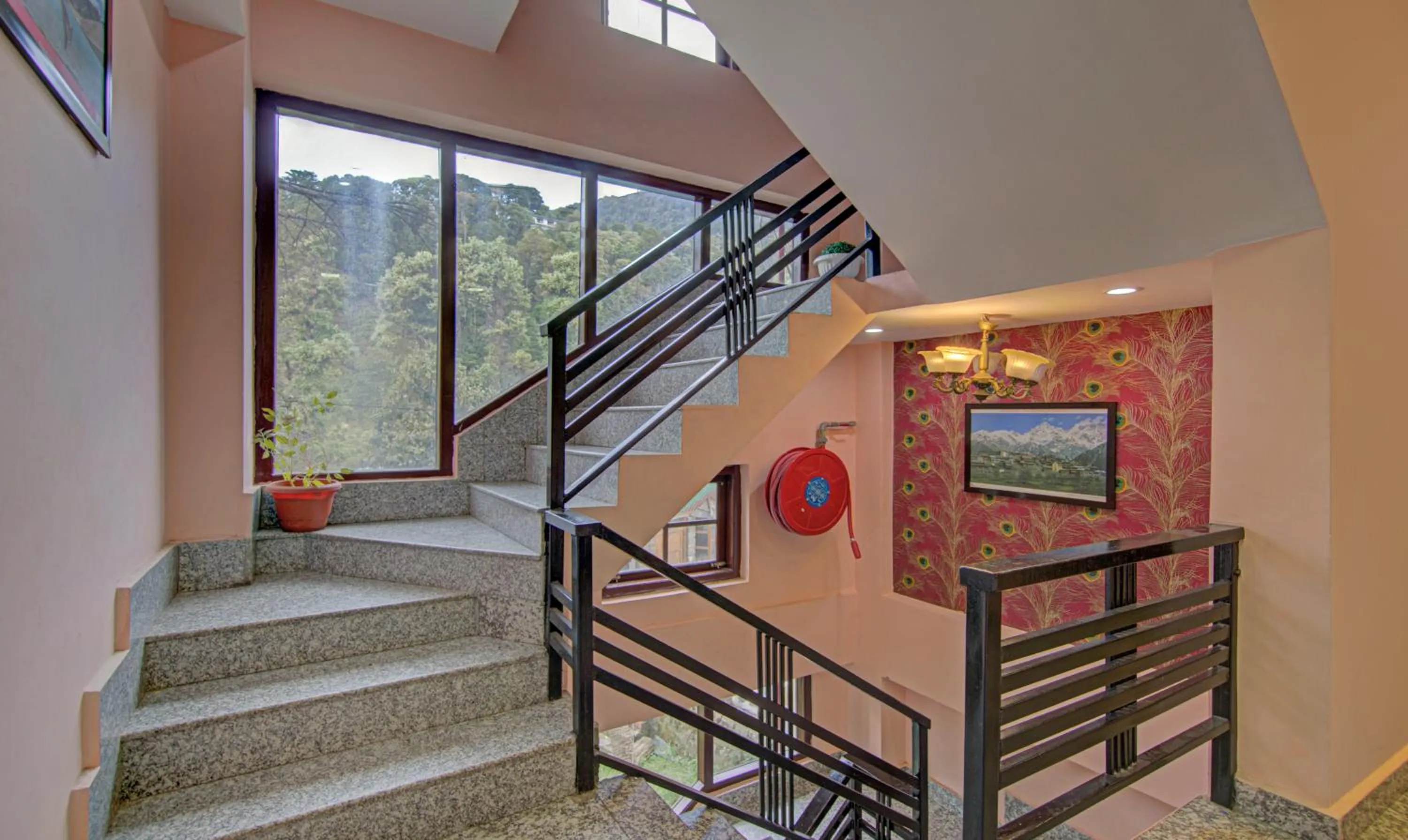 Lobby or reception in Treebo Roshan House with Valley View