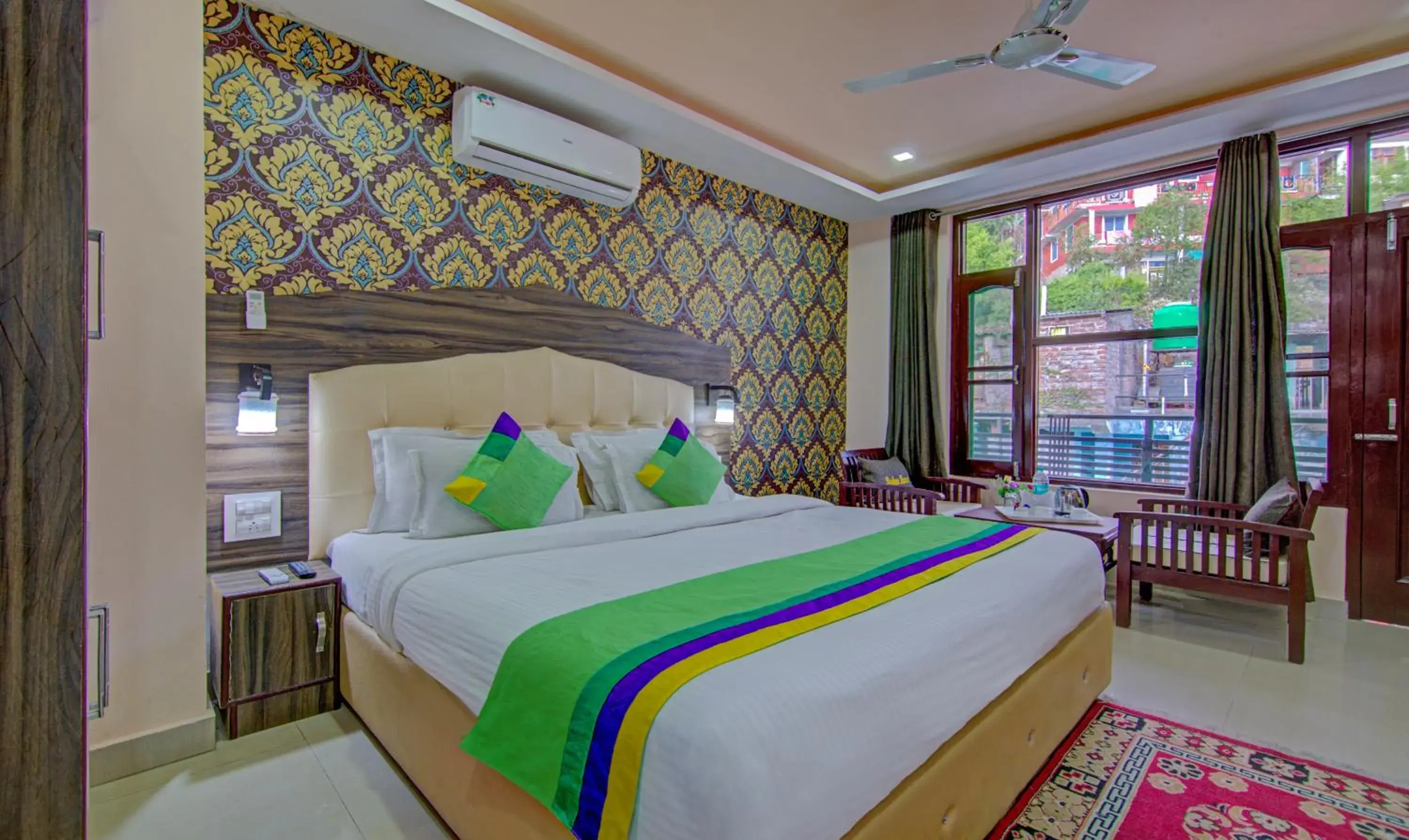 Deluxe Double Room in Treebo Roshan House with Valley View Deluxe Double Room in Treebo Roshan House with Valley View