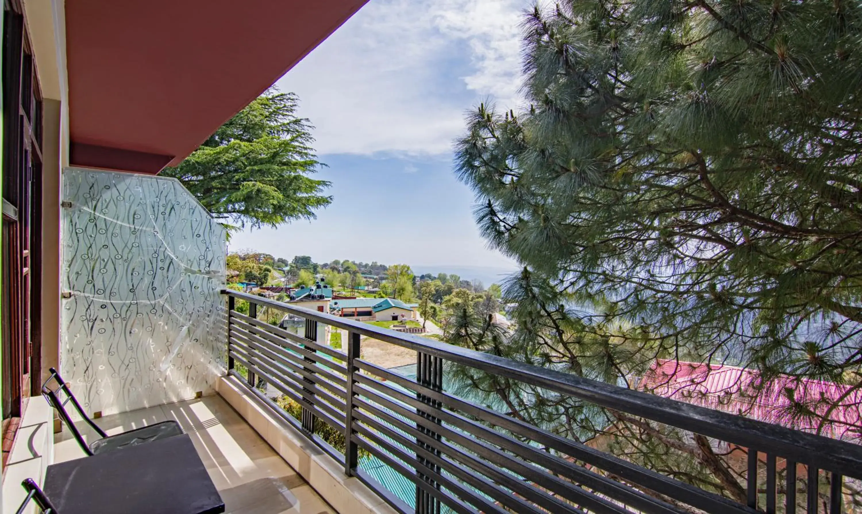 Superior Double Room in Treebo Roshan House with Valley View Superior Double Room in Treebo Roshan House with Valley View