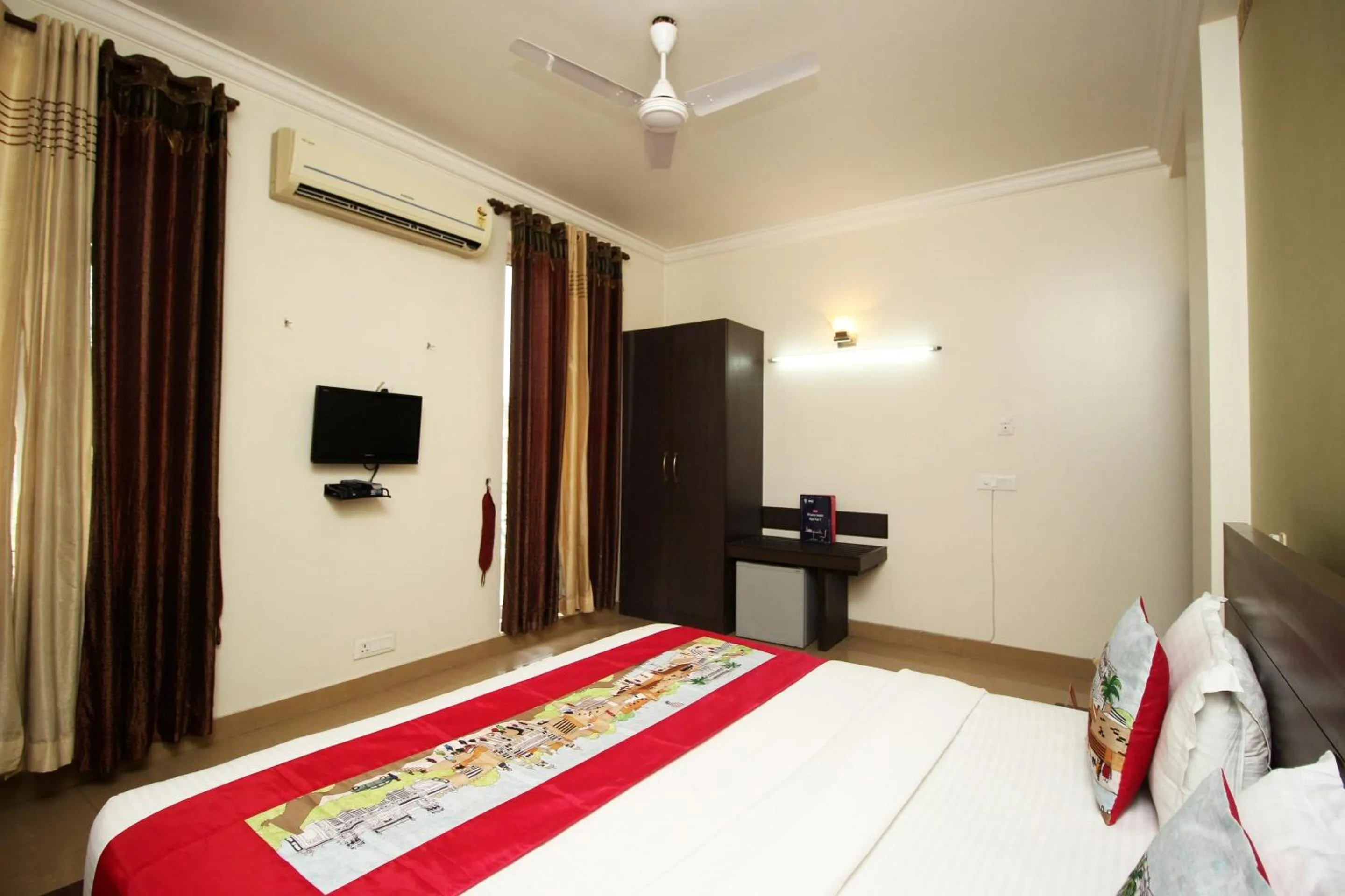 Bedroom, Bed in Collection O Sakshi