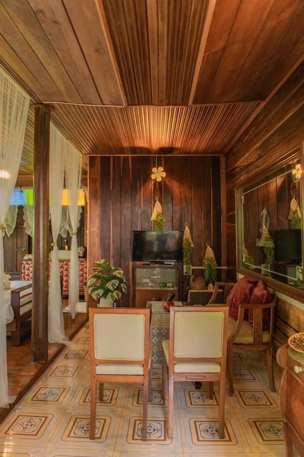 The Antique Riverside Resort