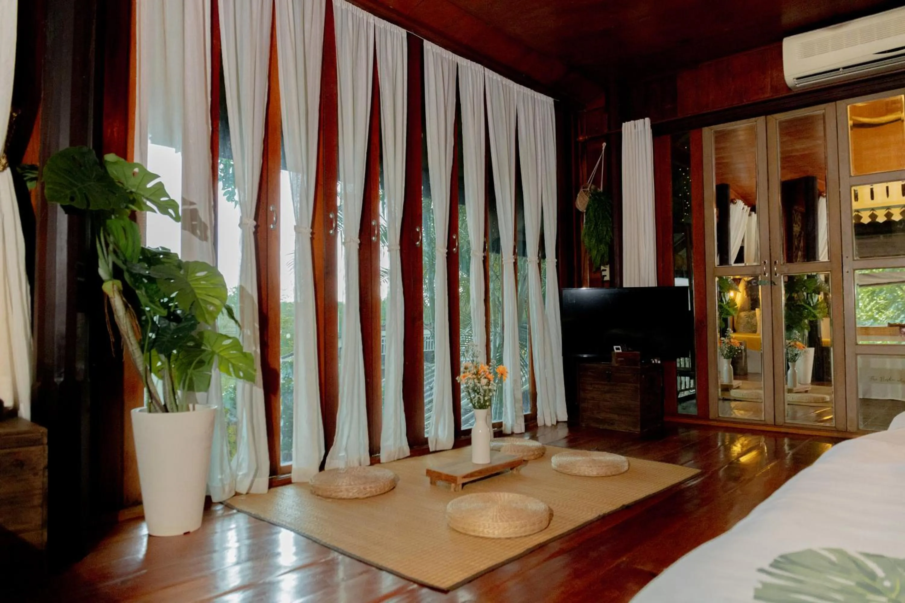 Seating area, Bed in The Antique Riverside Resort