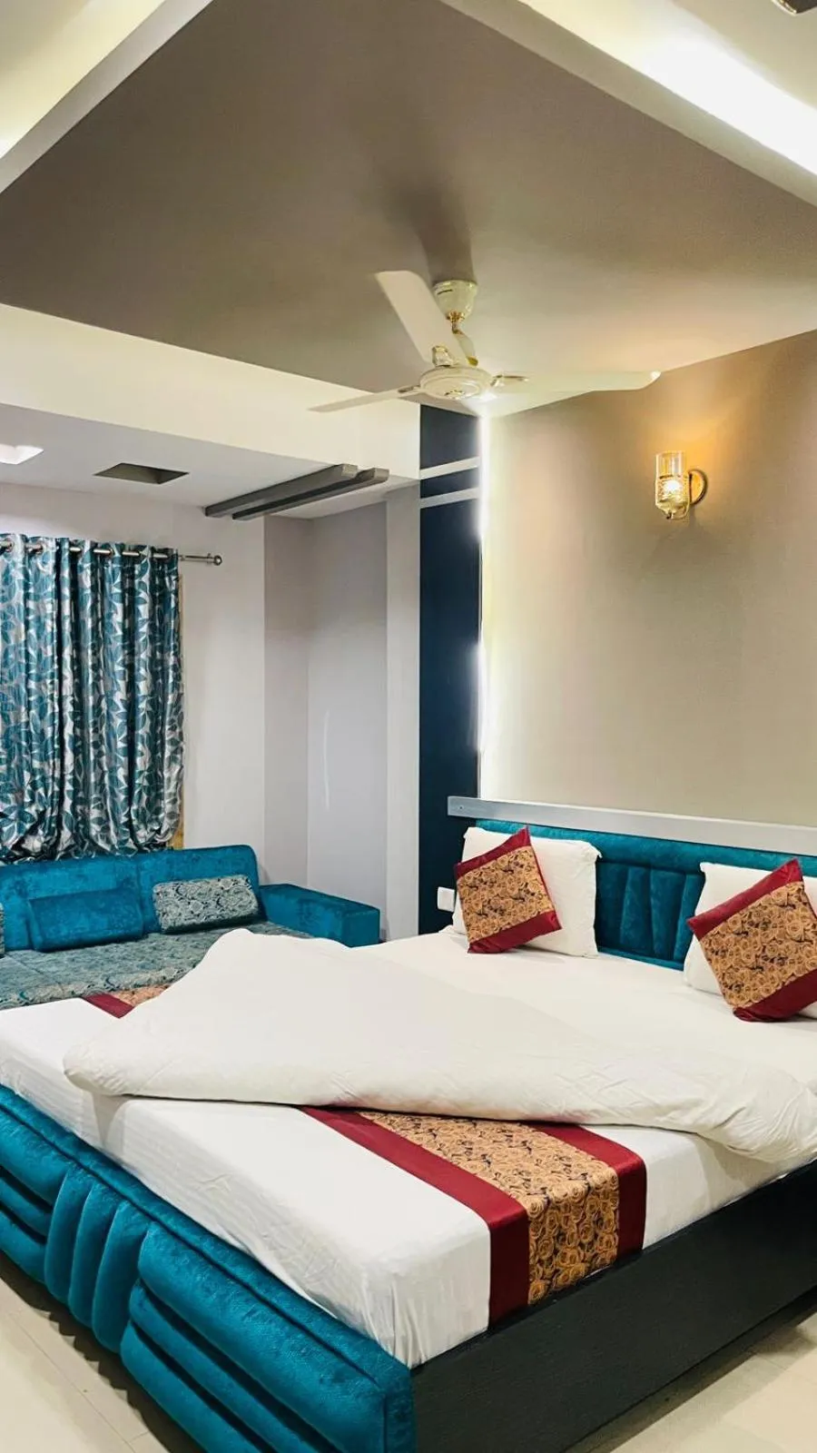 Bed in Hotel Ashapura Palace