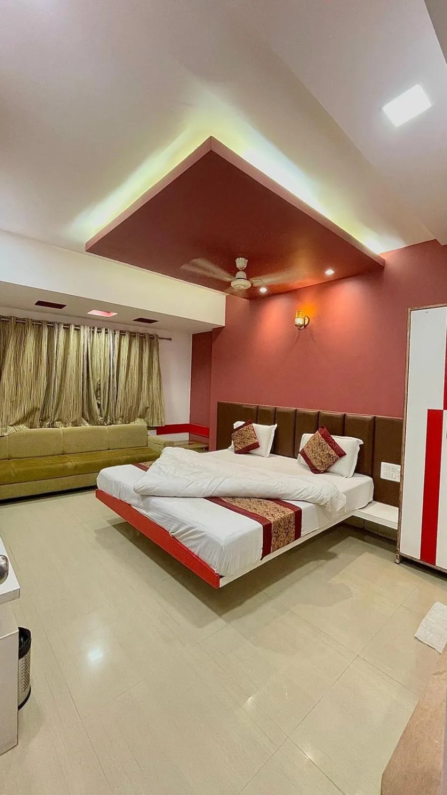 Bathroom, Bed in Hotel Ashapura Palace