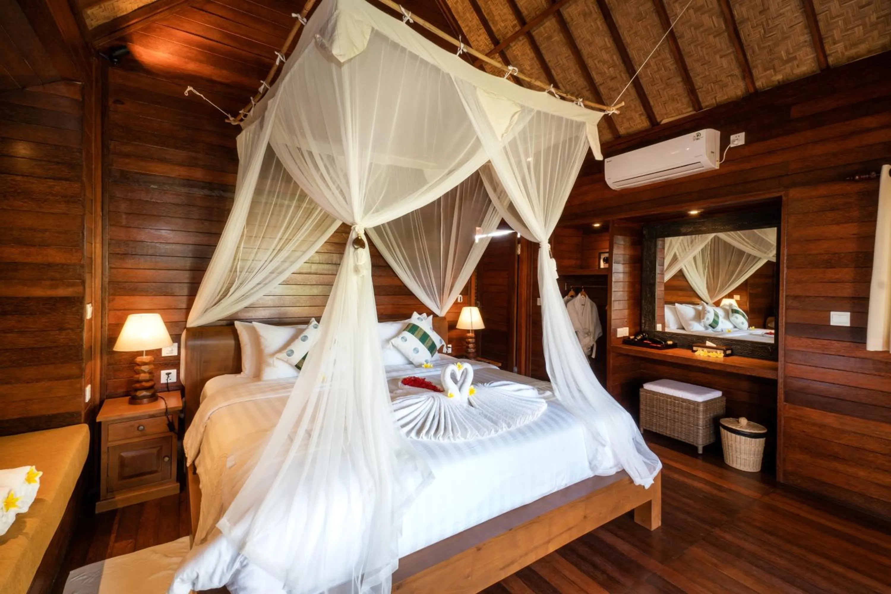 Photo of the whole room, Bed in Royal Retreat Villa's Lembongan