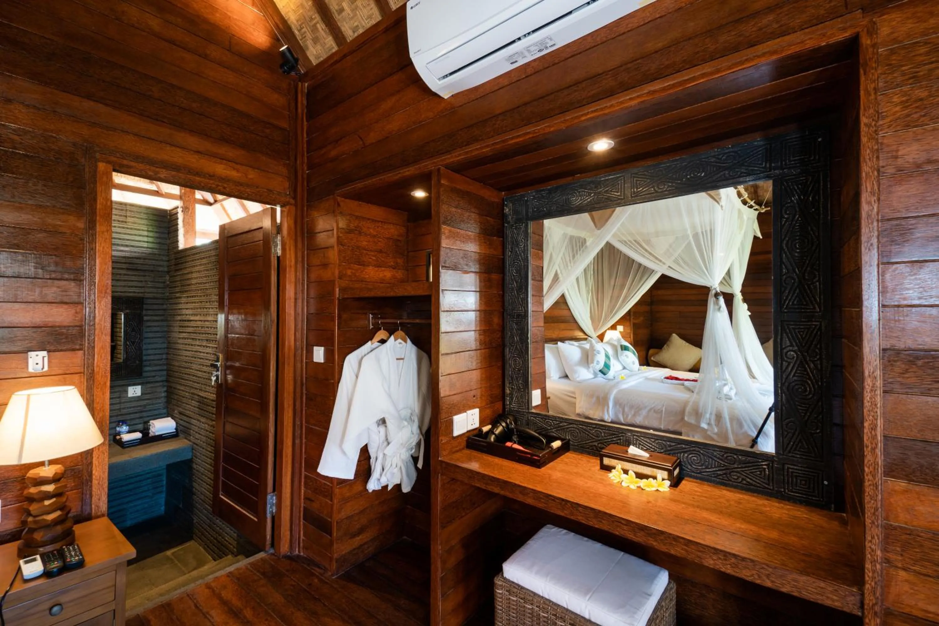 On site, Bed in Royal Retreat Villa's Lembongan