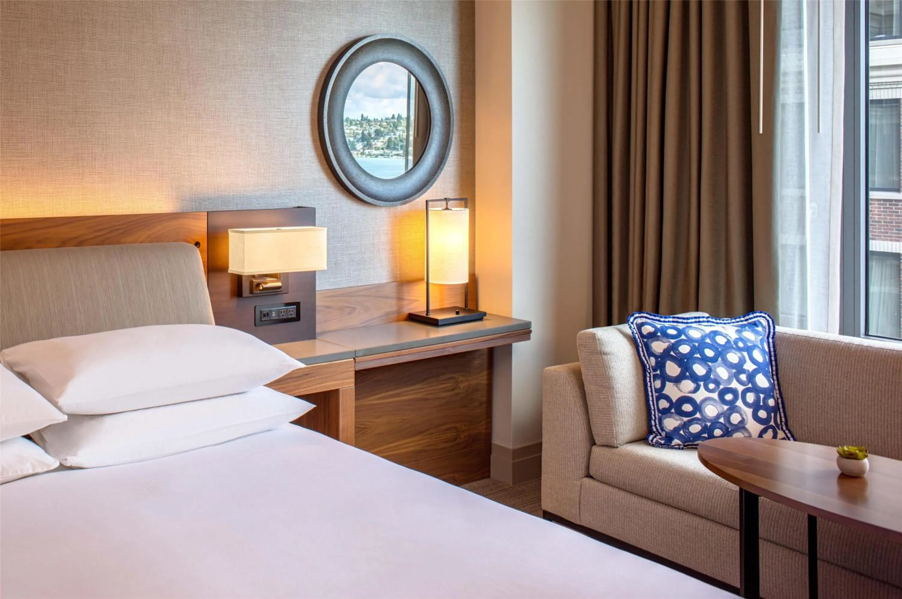 Bedroom, Bed in Hyatt Regency Lake Washington at Seattle's Southport