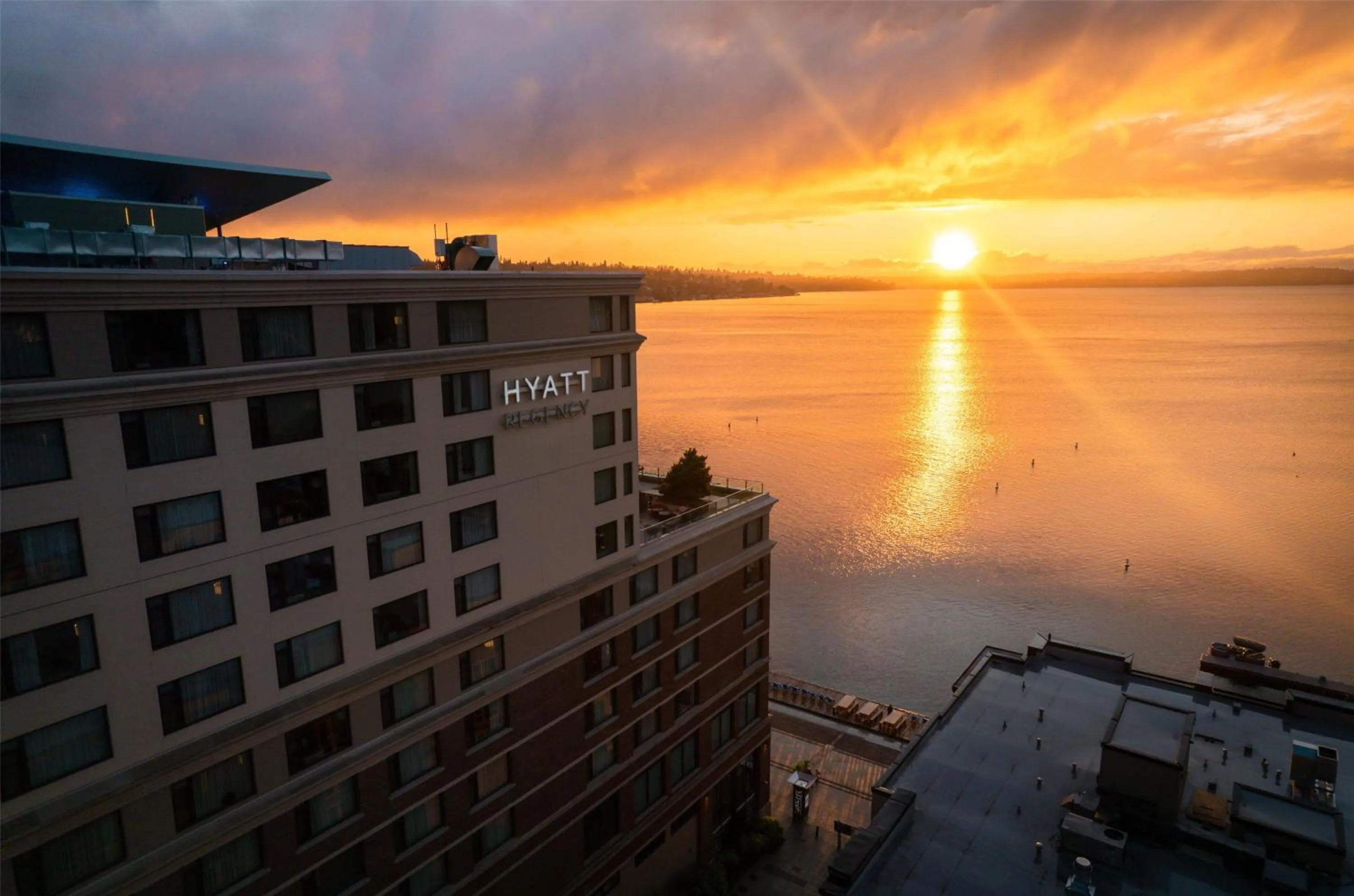 Property building in Hyatt Regency Lake Washington at Seattle's Southport