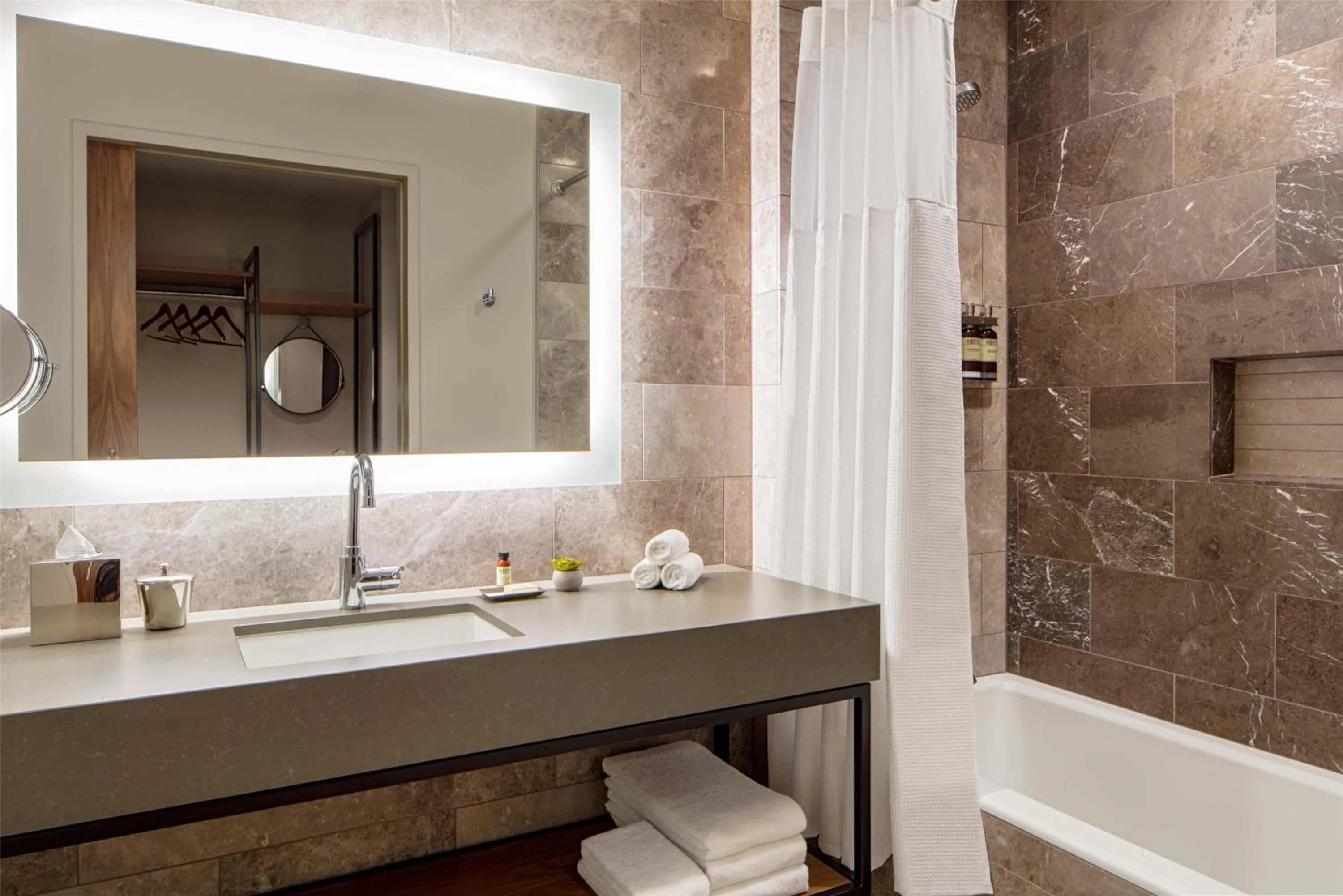 Bathroom in Hyatt Regency Lake Washington at Seattle's Southport