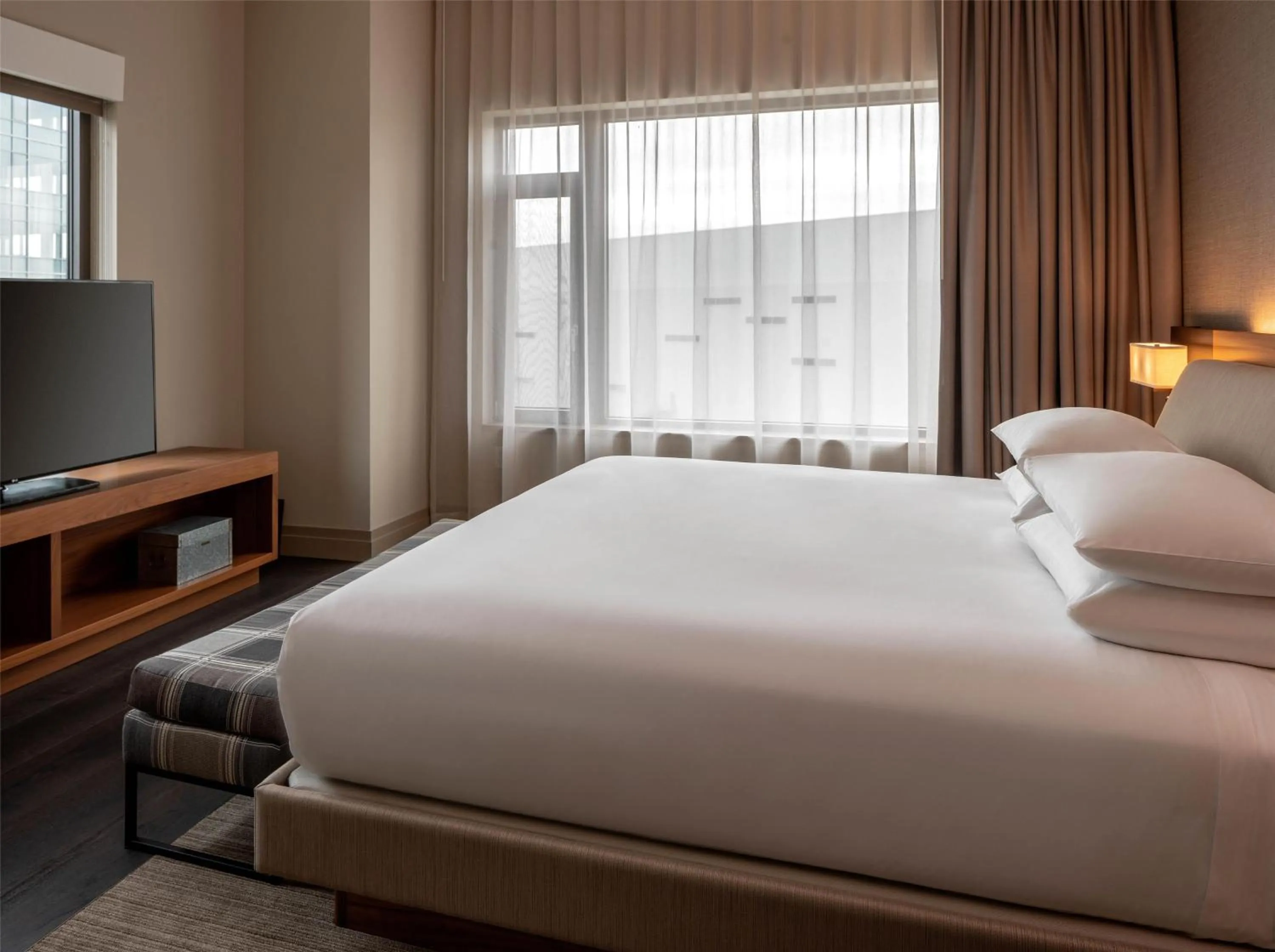 Photo of the whole room, Bed in Hyatt Regency Lake Washington at Seattle's Southport