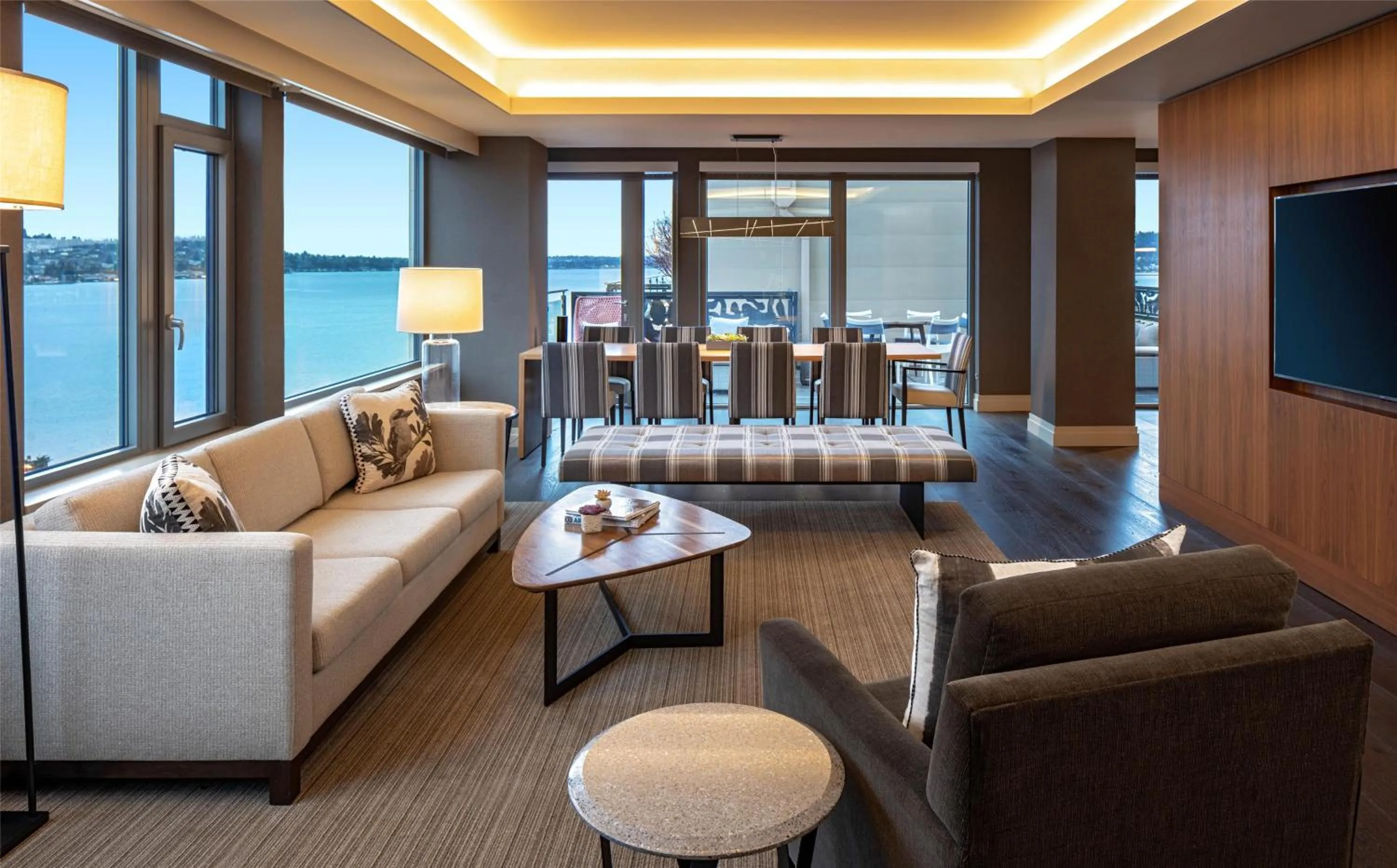 Photo of the whole room in Hyatt Regency Lake Washington at Seattle's Southport