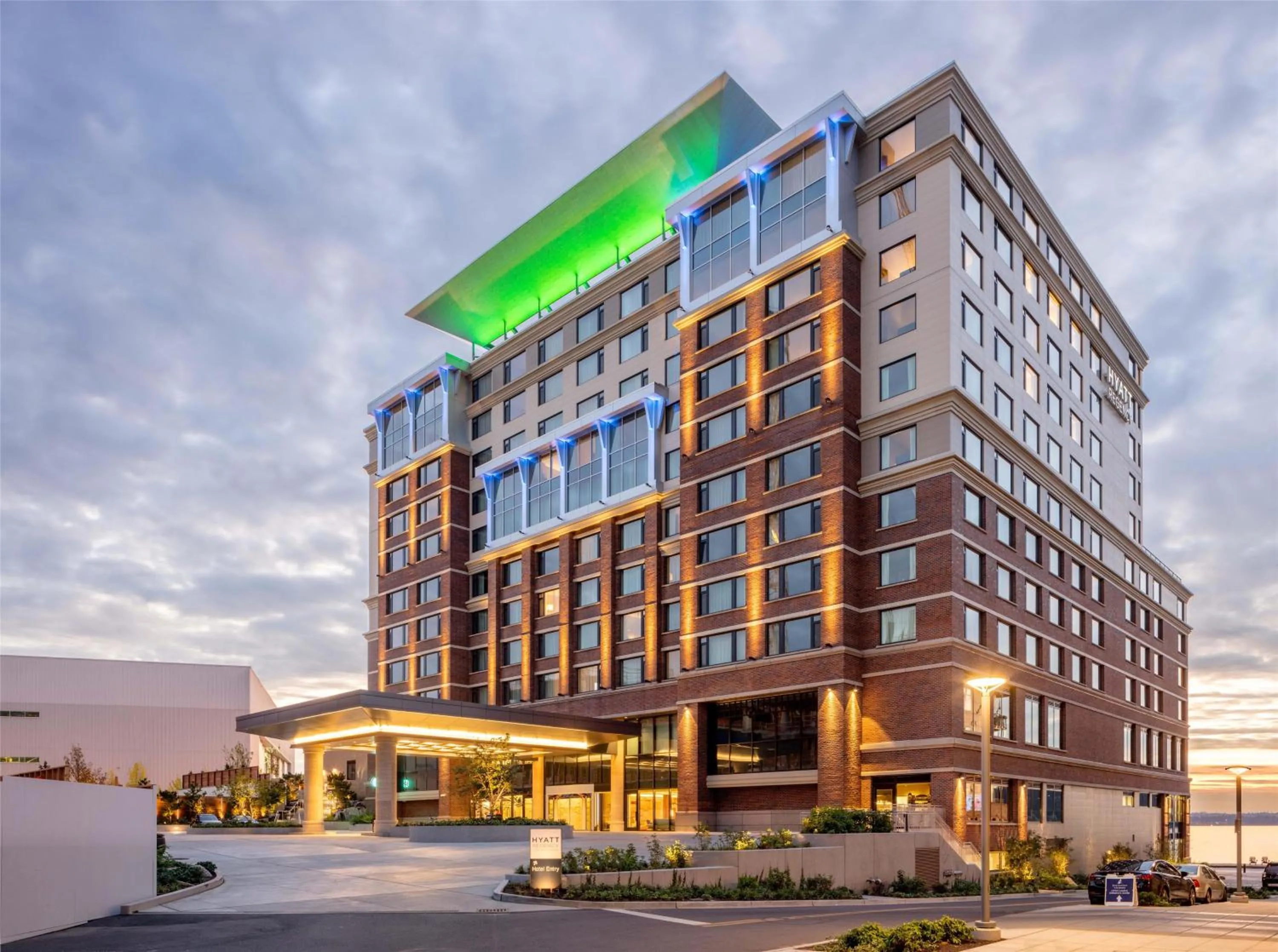Property building in Hyatt Regency Lake Washington at Seattle's Southport