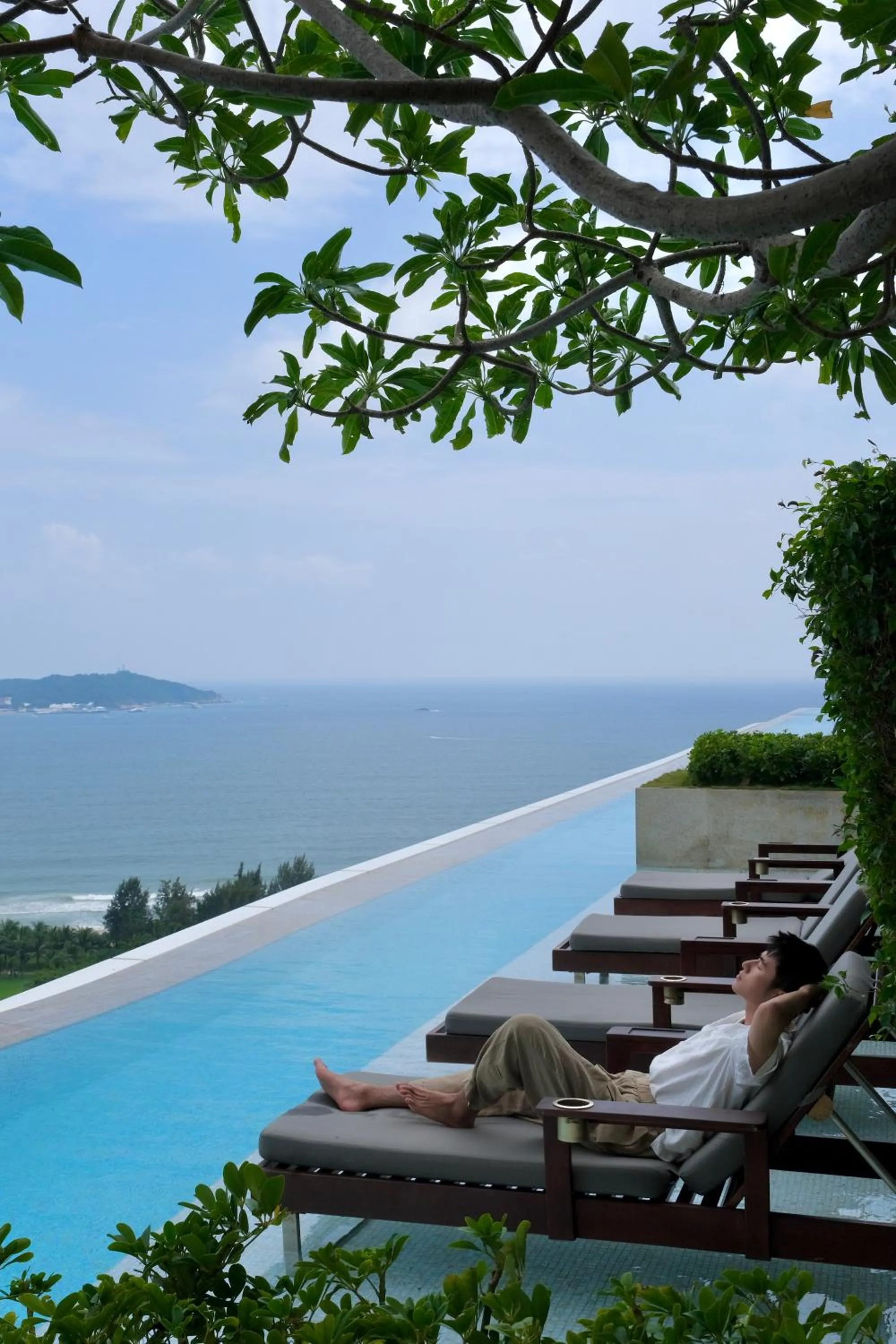 Swimming pool in Rosewood Sanya