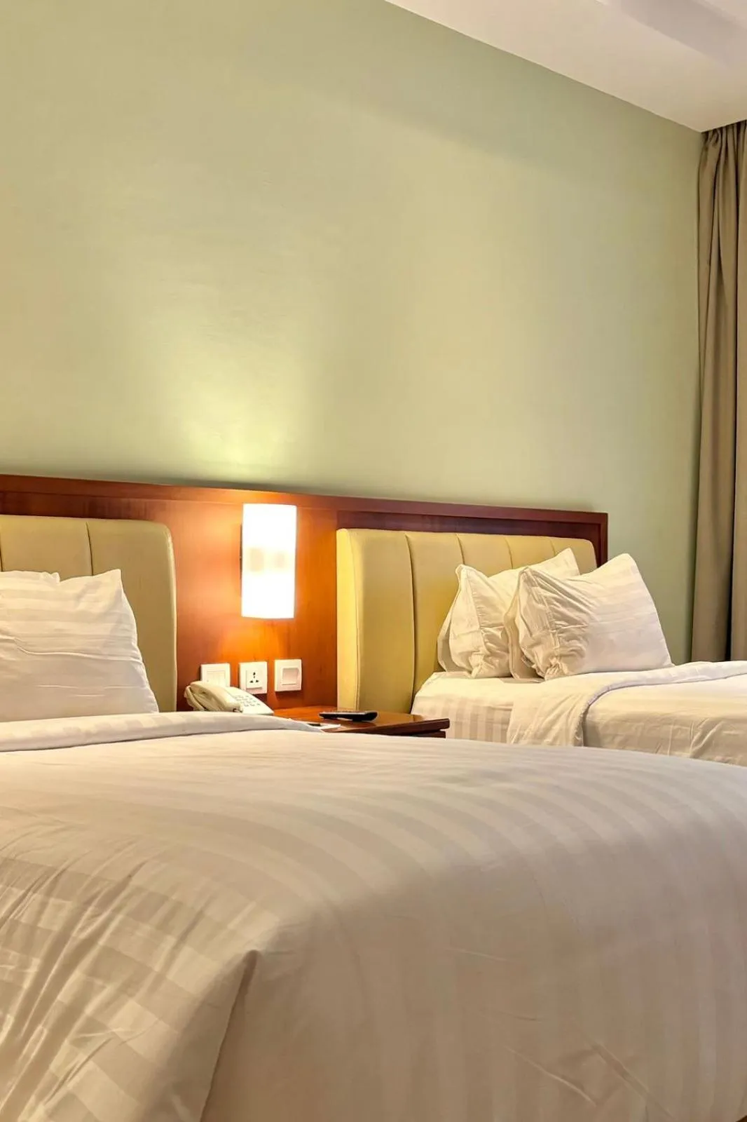 Bed in Thong's Inn Hotel Kualanamu