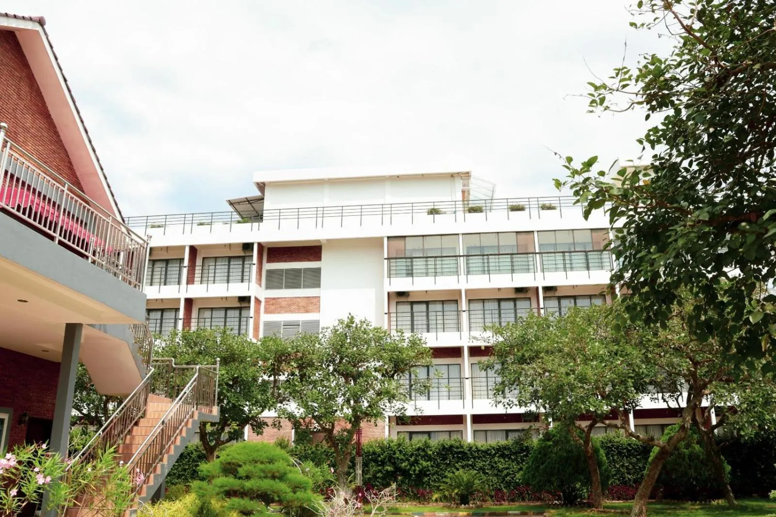 Property building in Thong's Inn Hotel Kualanamu