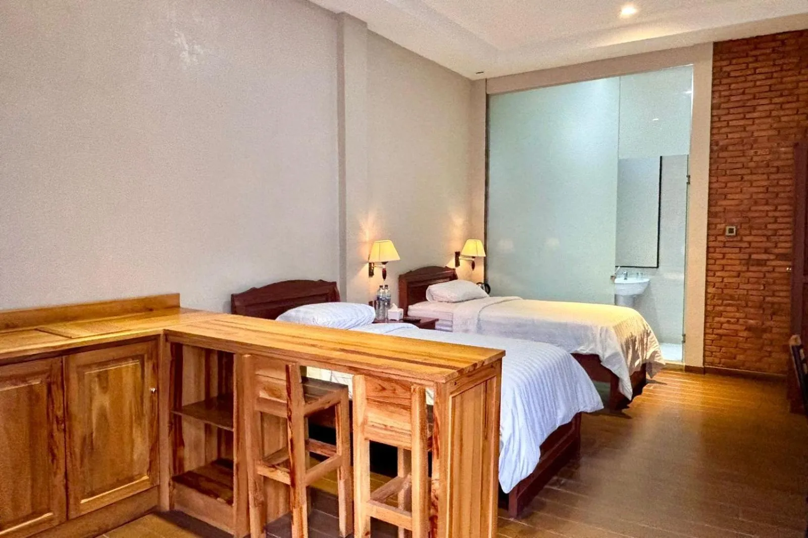 Bed in Thong's Inn Hotel Kualanamu